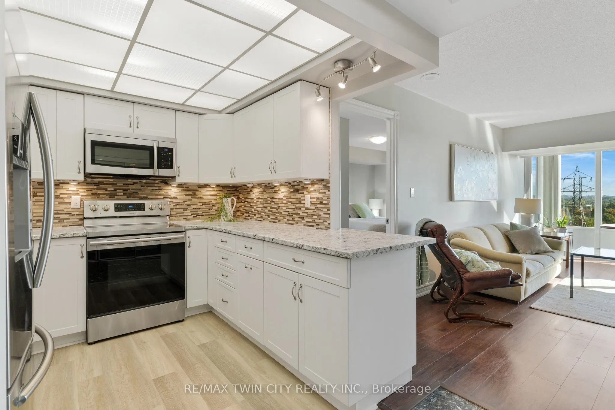 237 King Street W #402