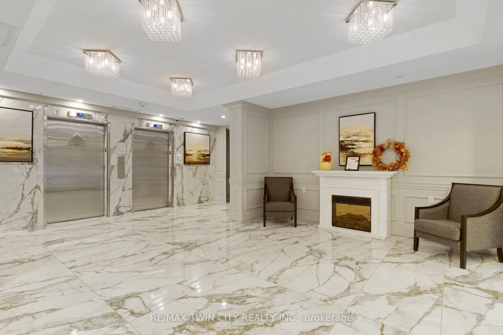 237 King Street W #402