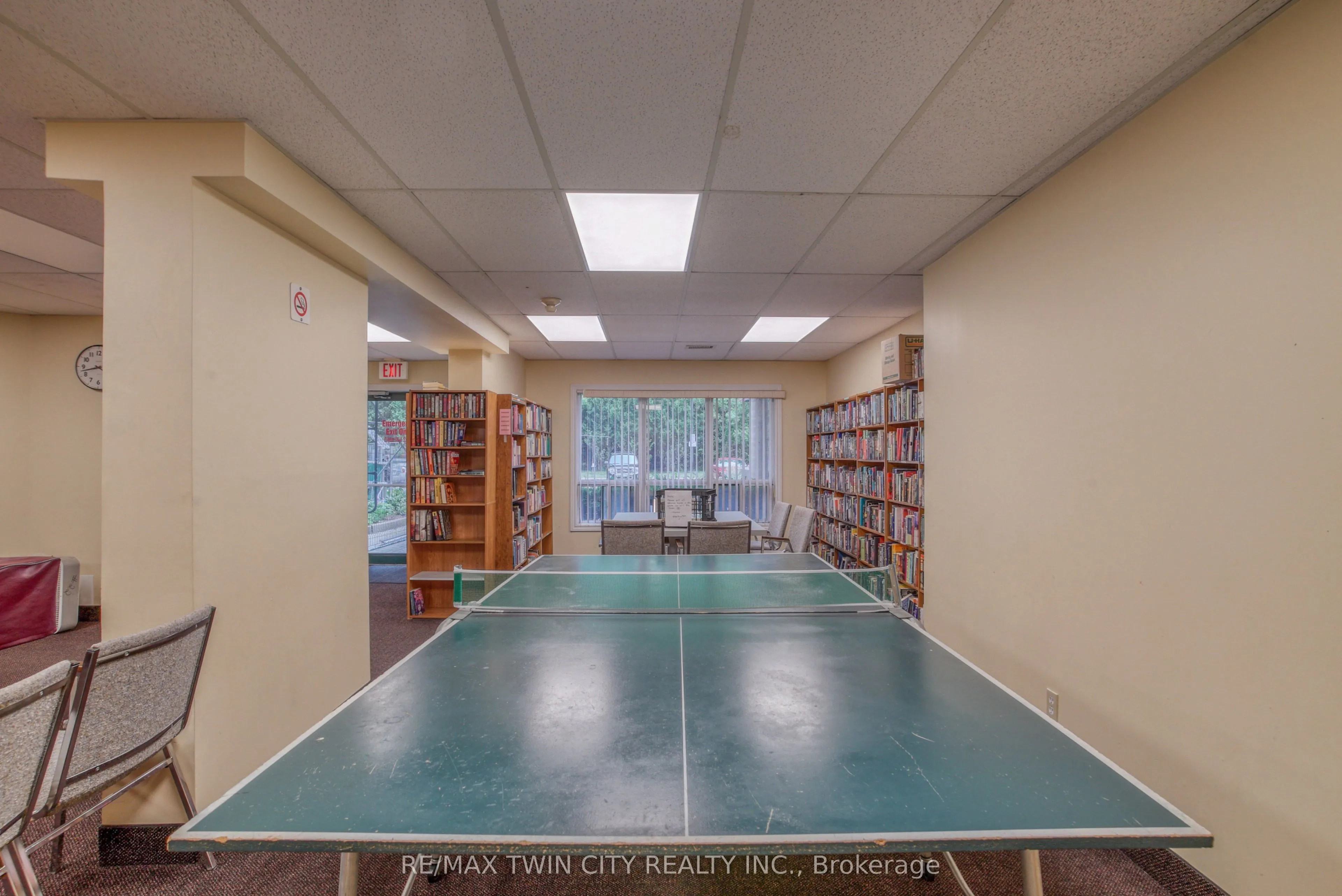 237 King Street W #402