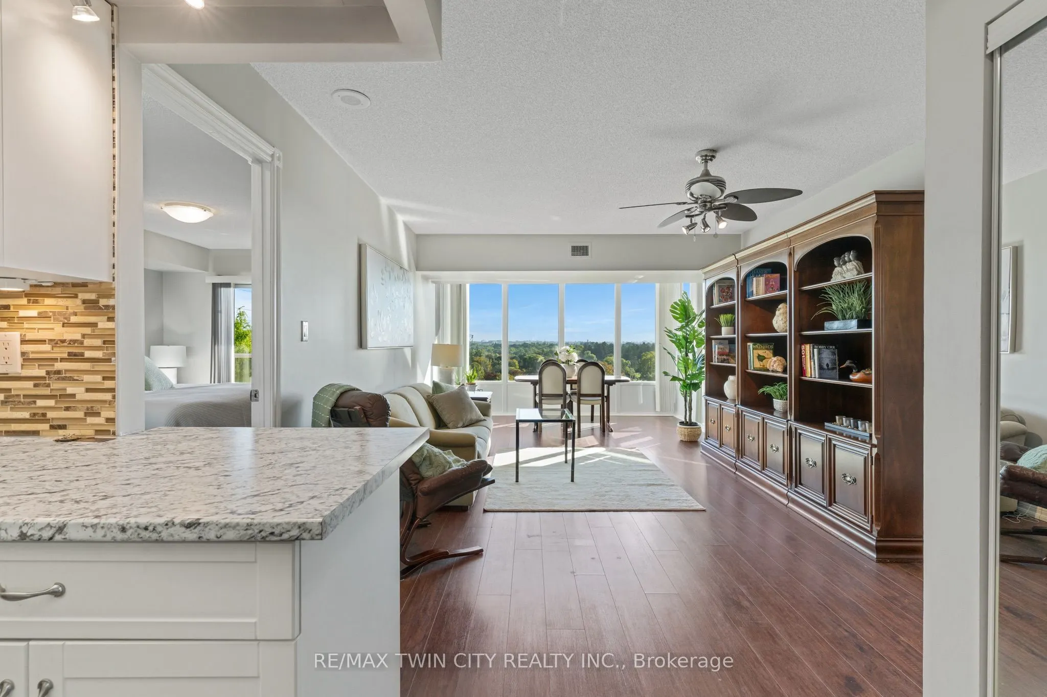 237 King Street W #402