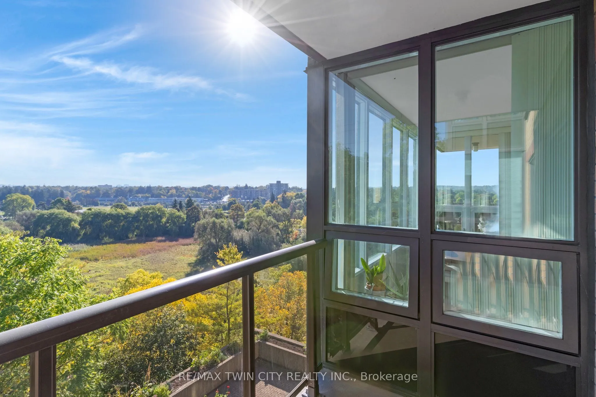 237 King Street W #402