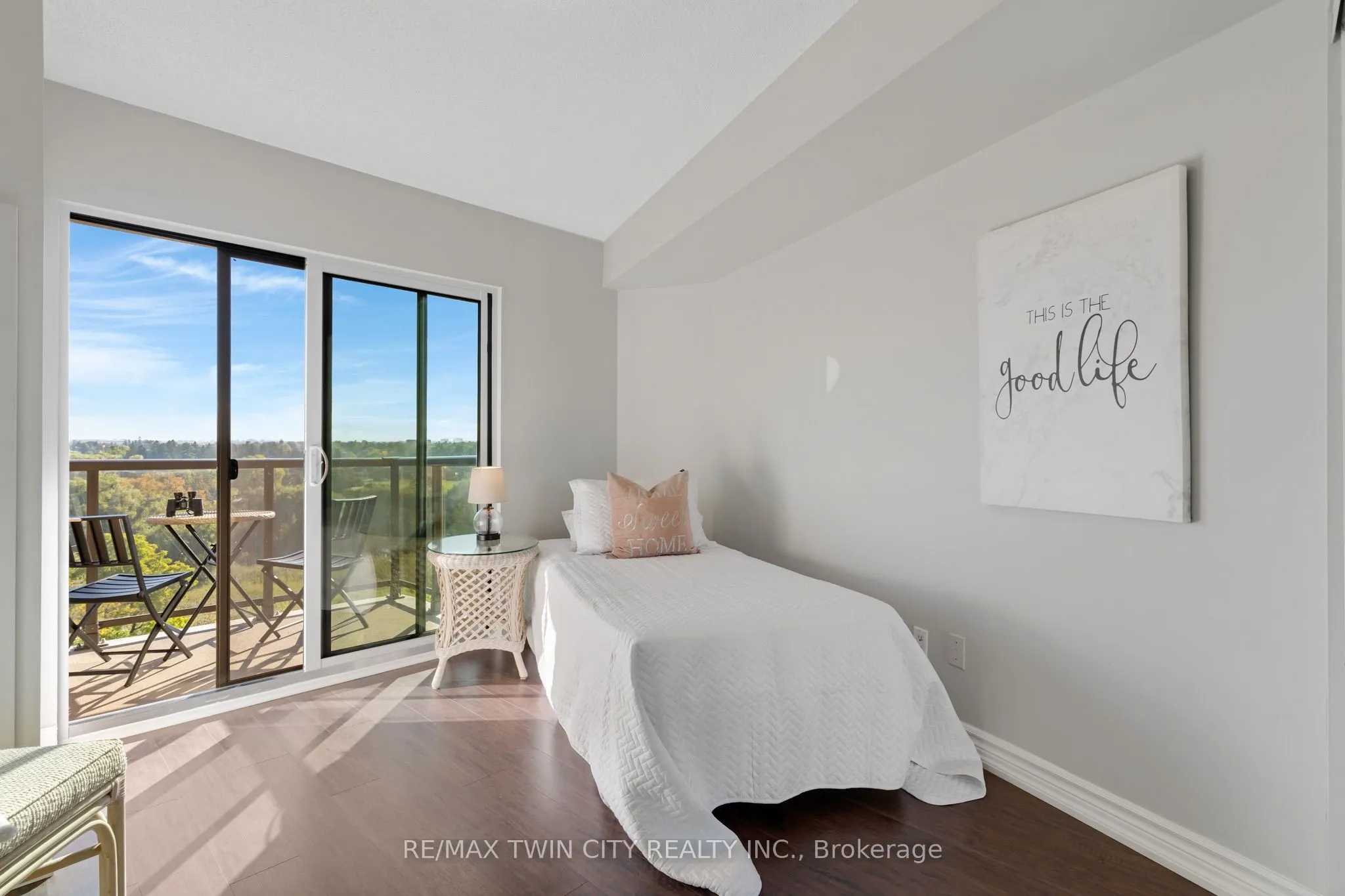 237 King Street W #402
