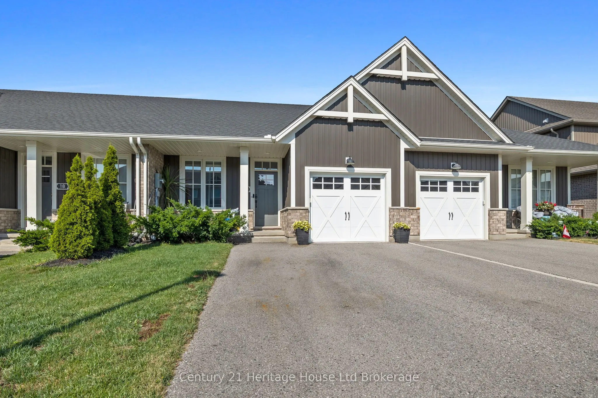 16 Huntley Avenue