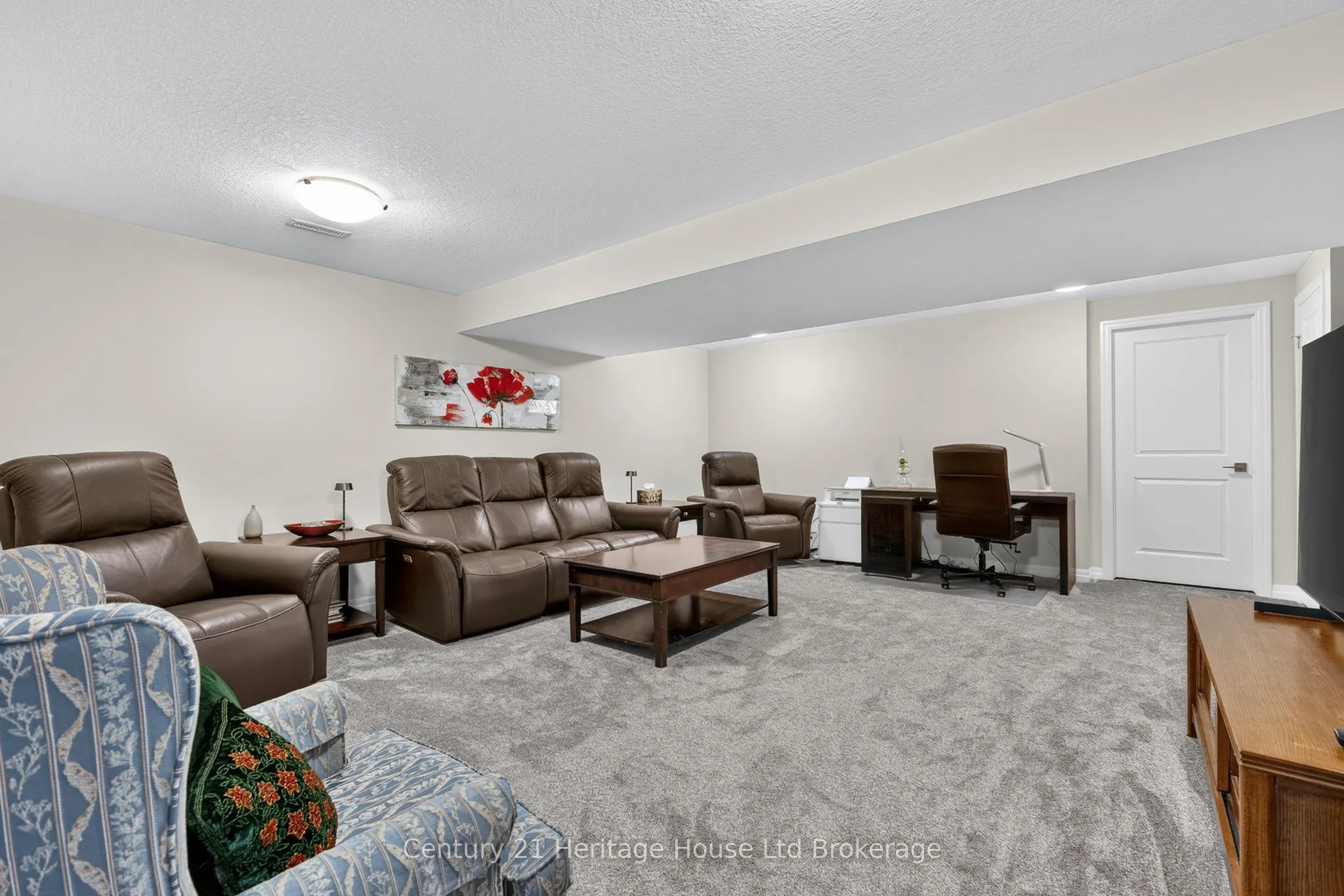 16 Huntley Avenue