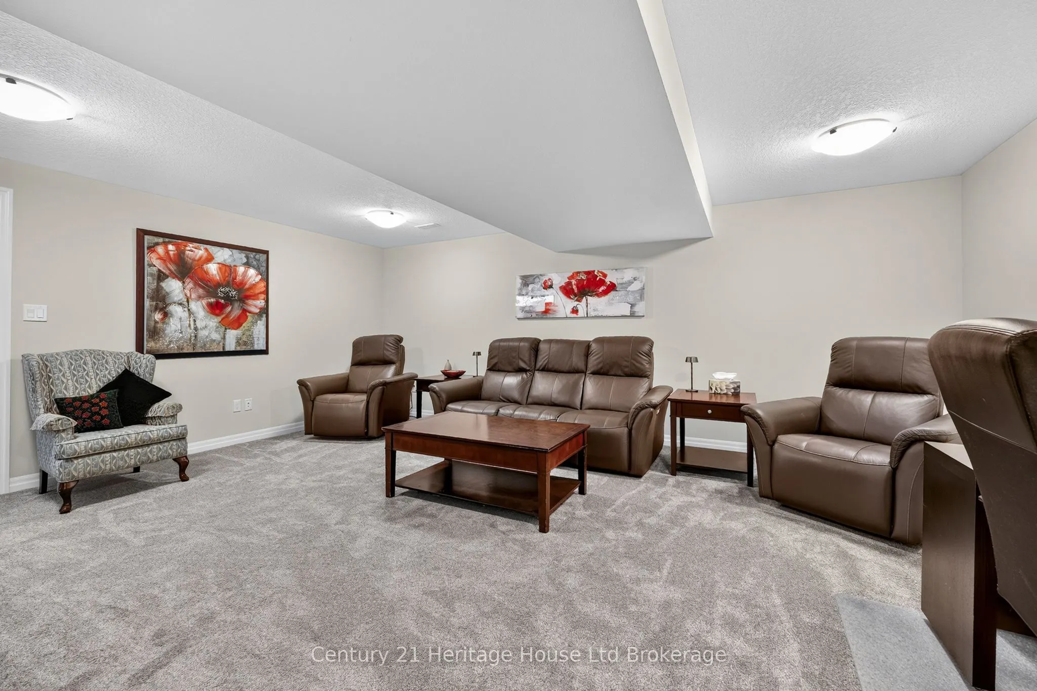 16 Huntley Avenue