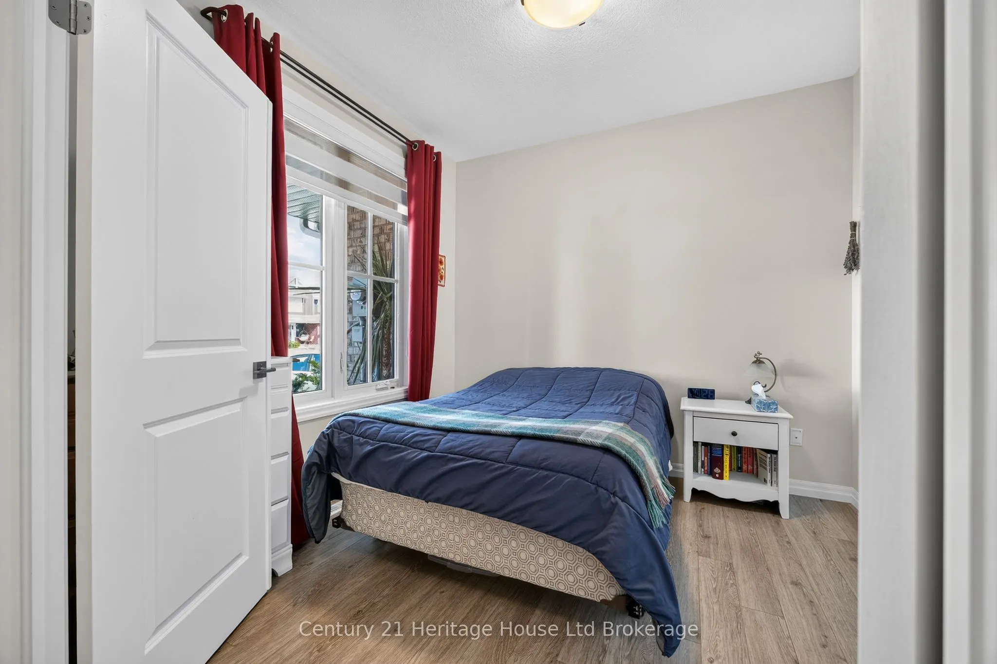 16 Huntley Avenue