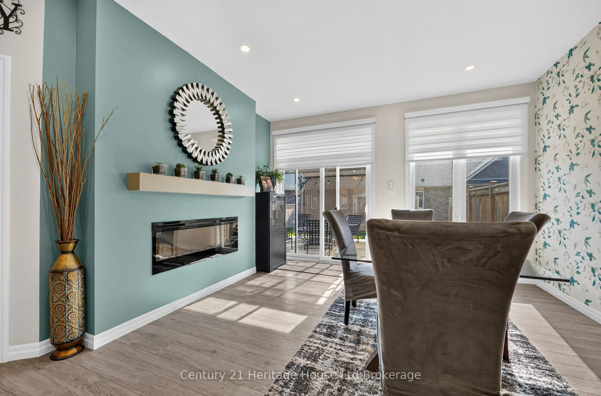 16 Huntley Avenue