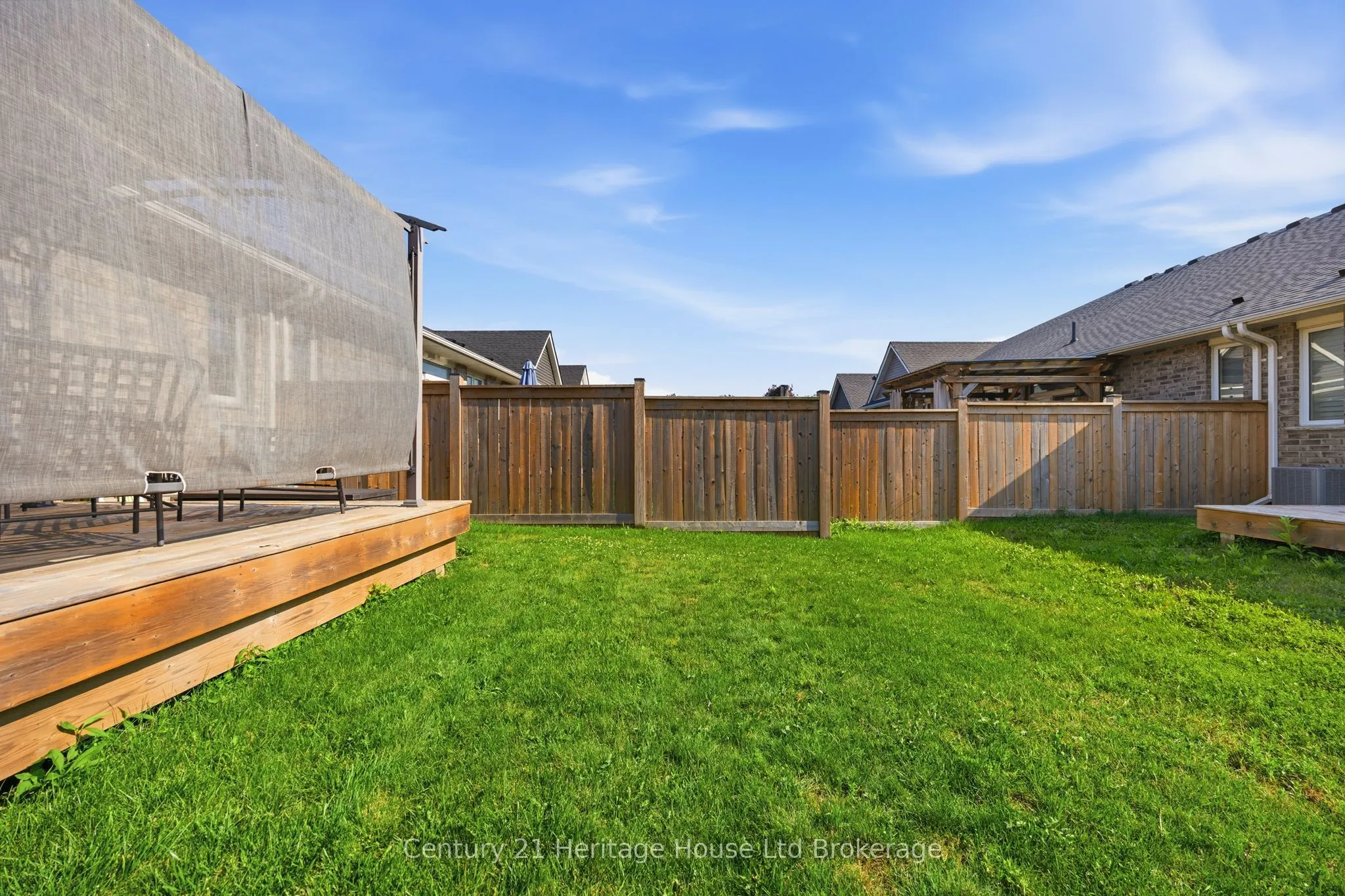 16 Huntley Avenue