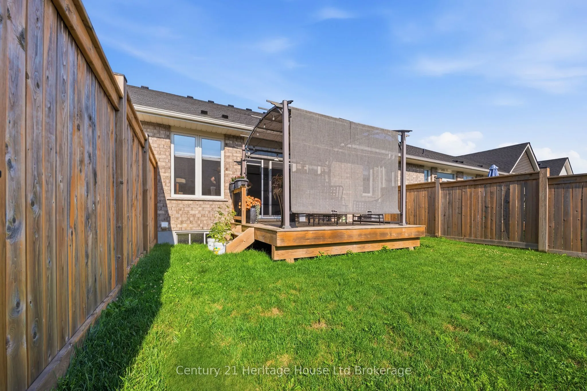 16 Huntley Avenue