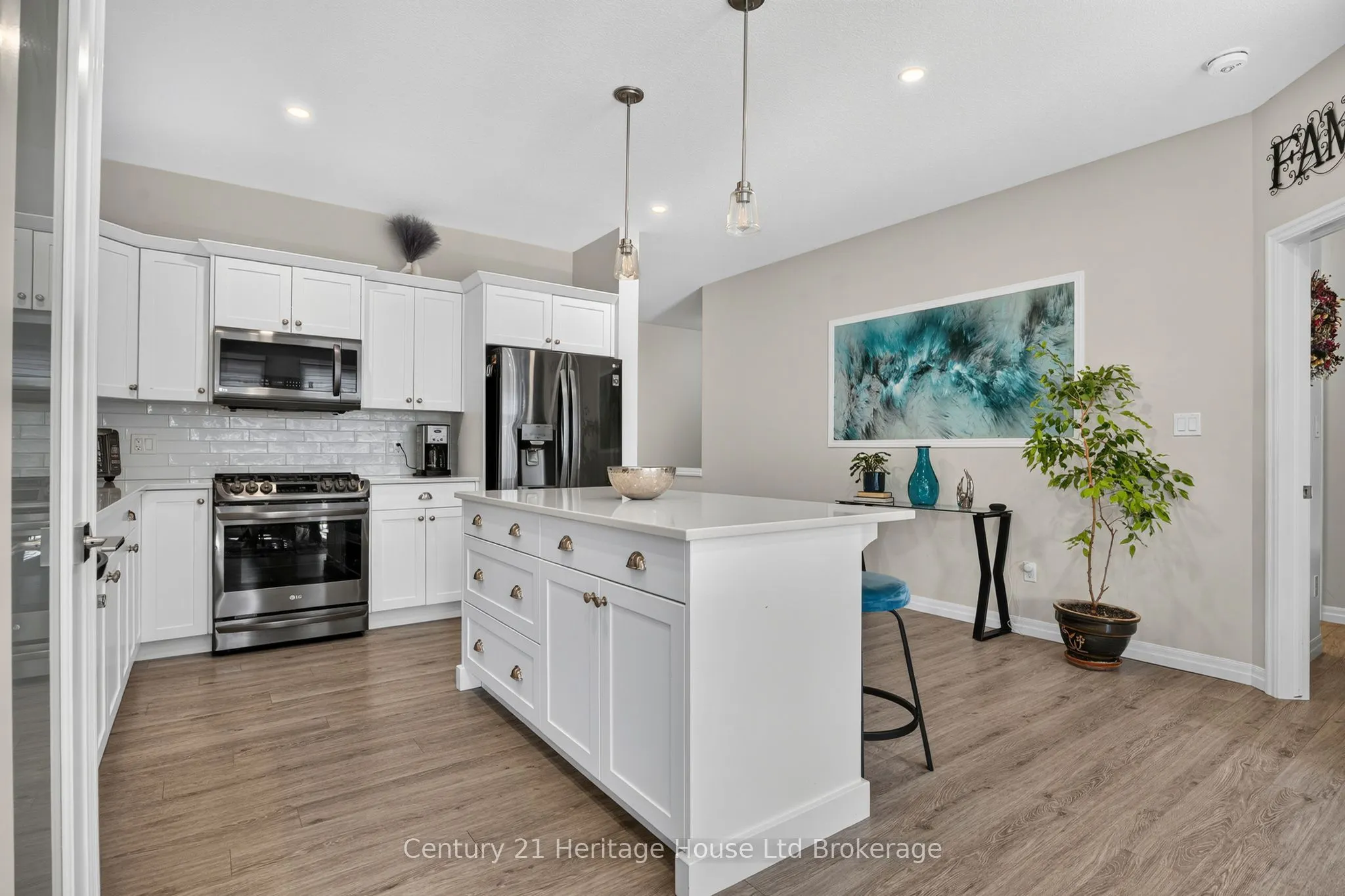 16 Huntley Avenue