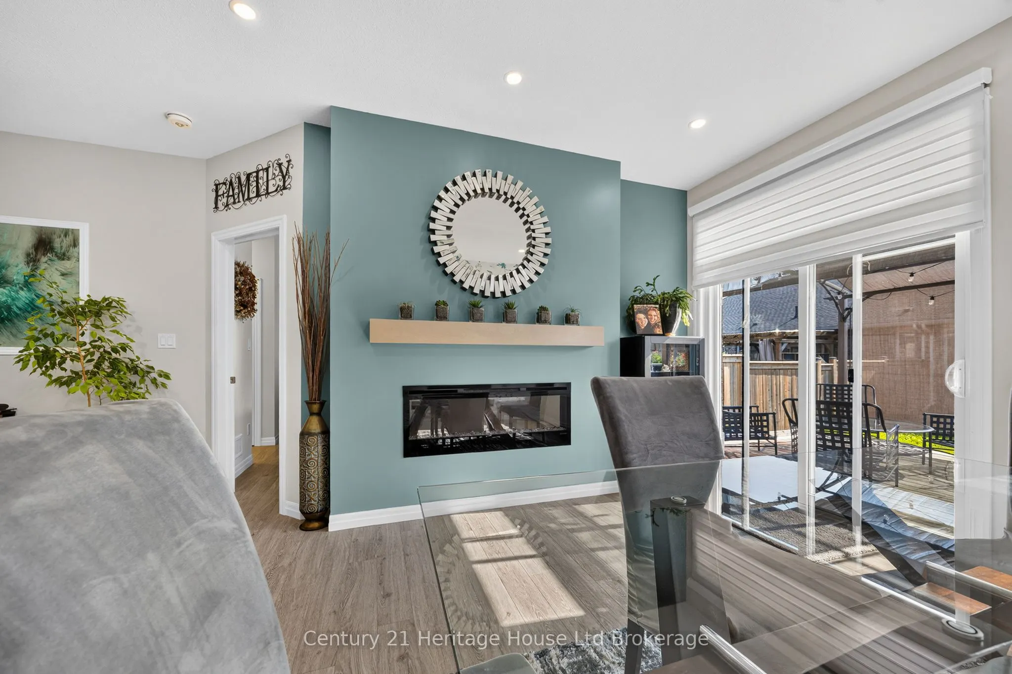 16 Huntley Avenue