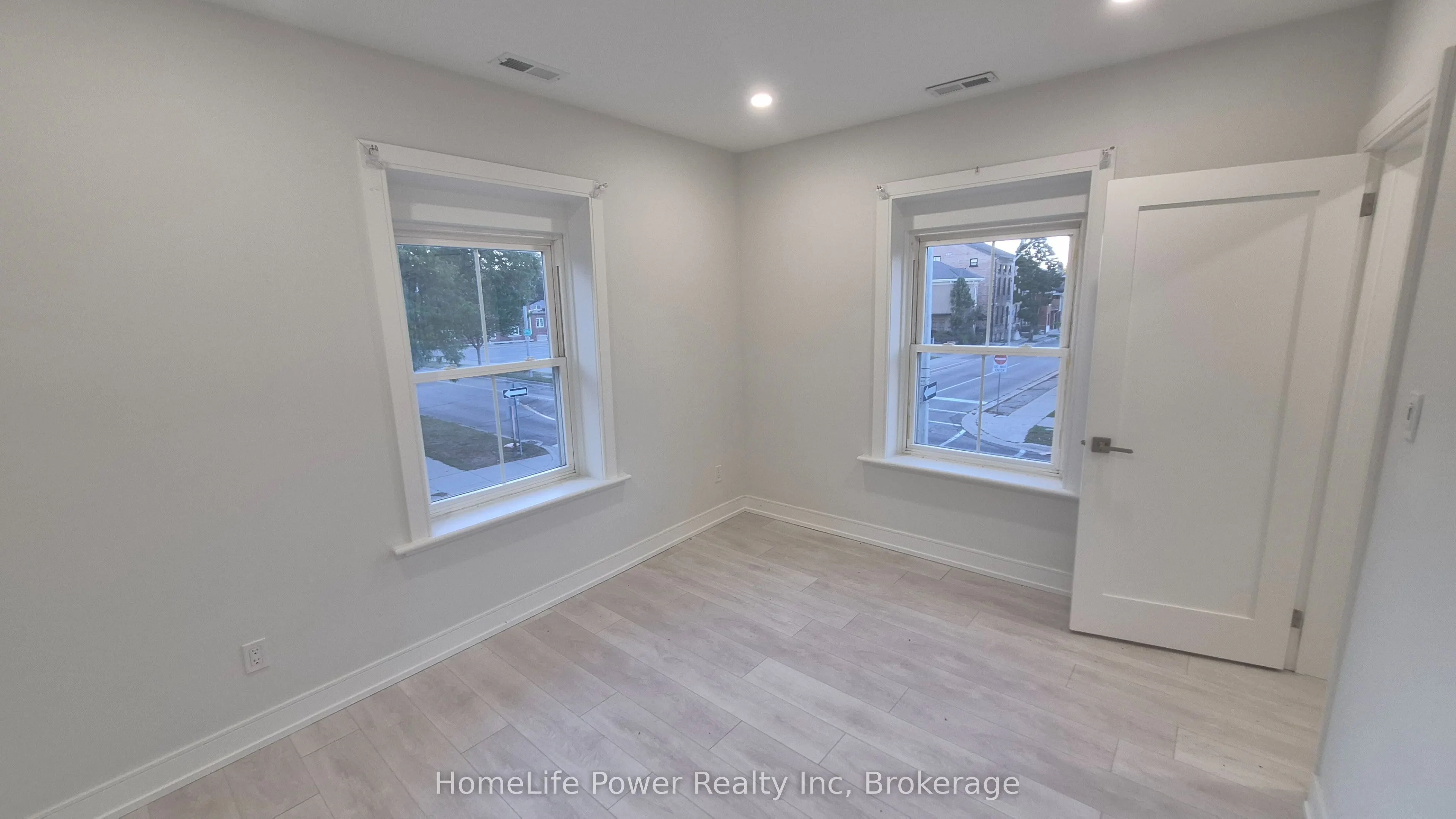 35 Wellington Street #2U
