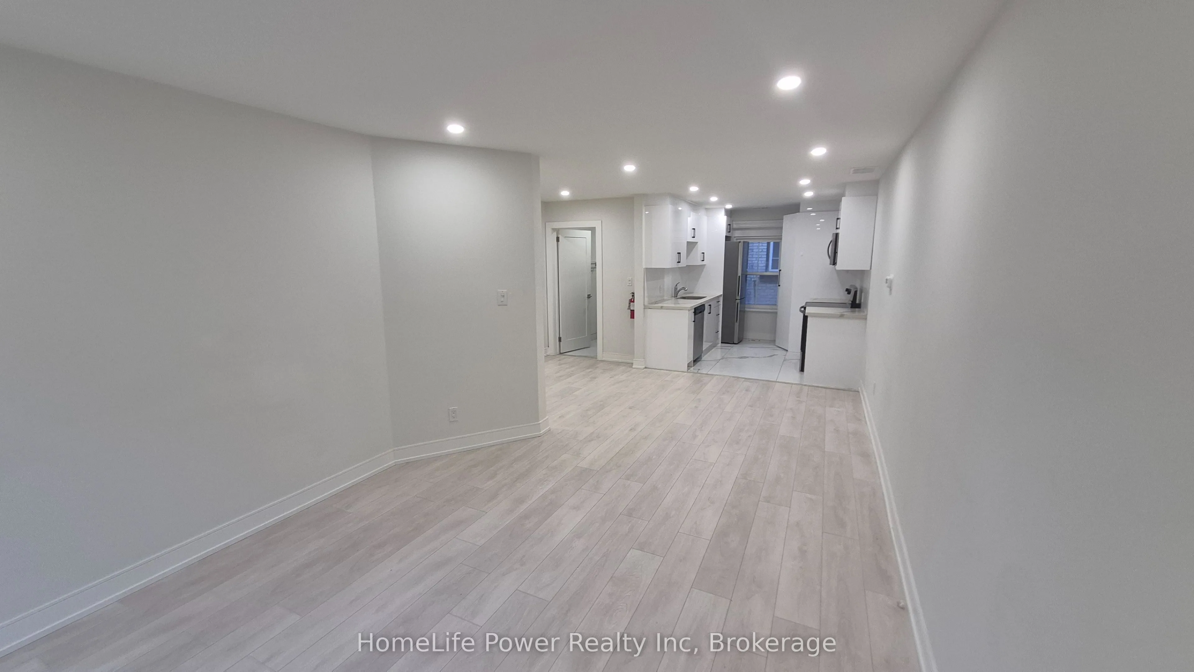 35 Wellington Street #2U