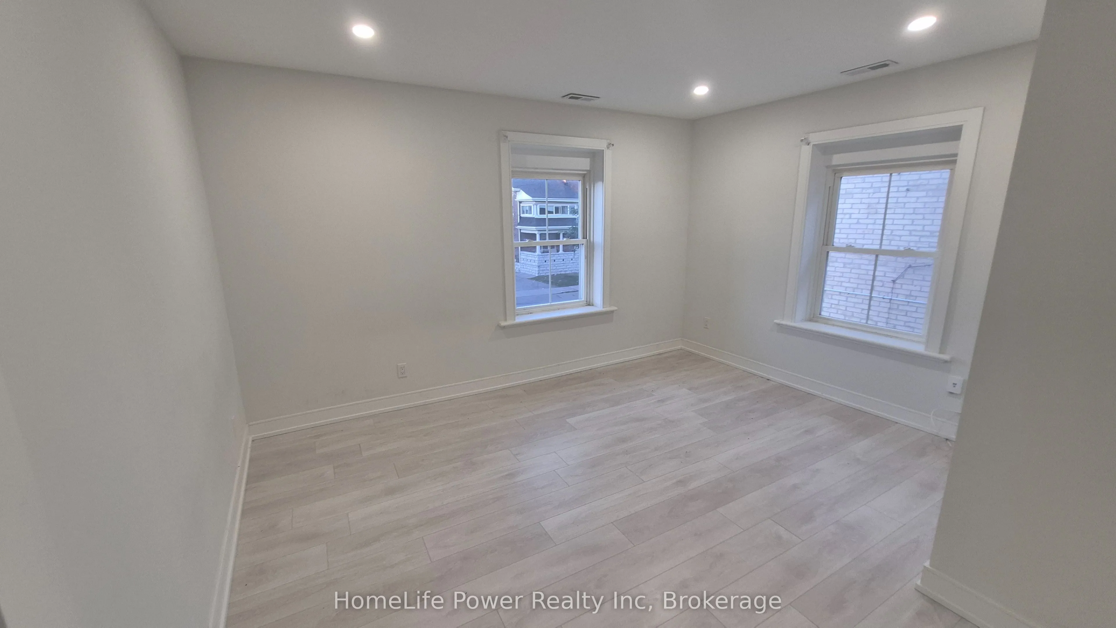 35 Wellington Street #2U
