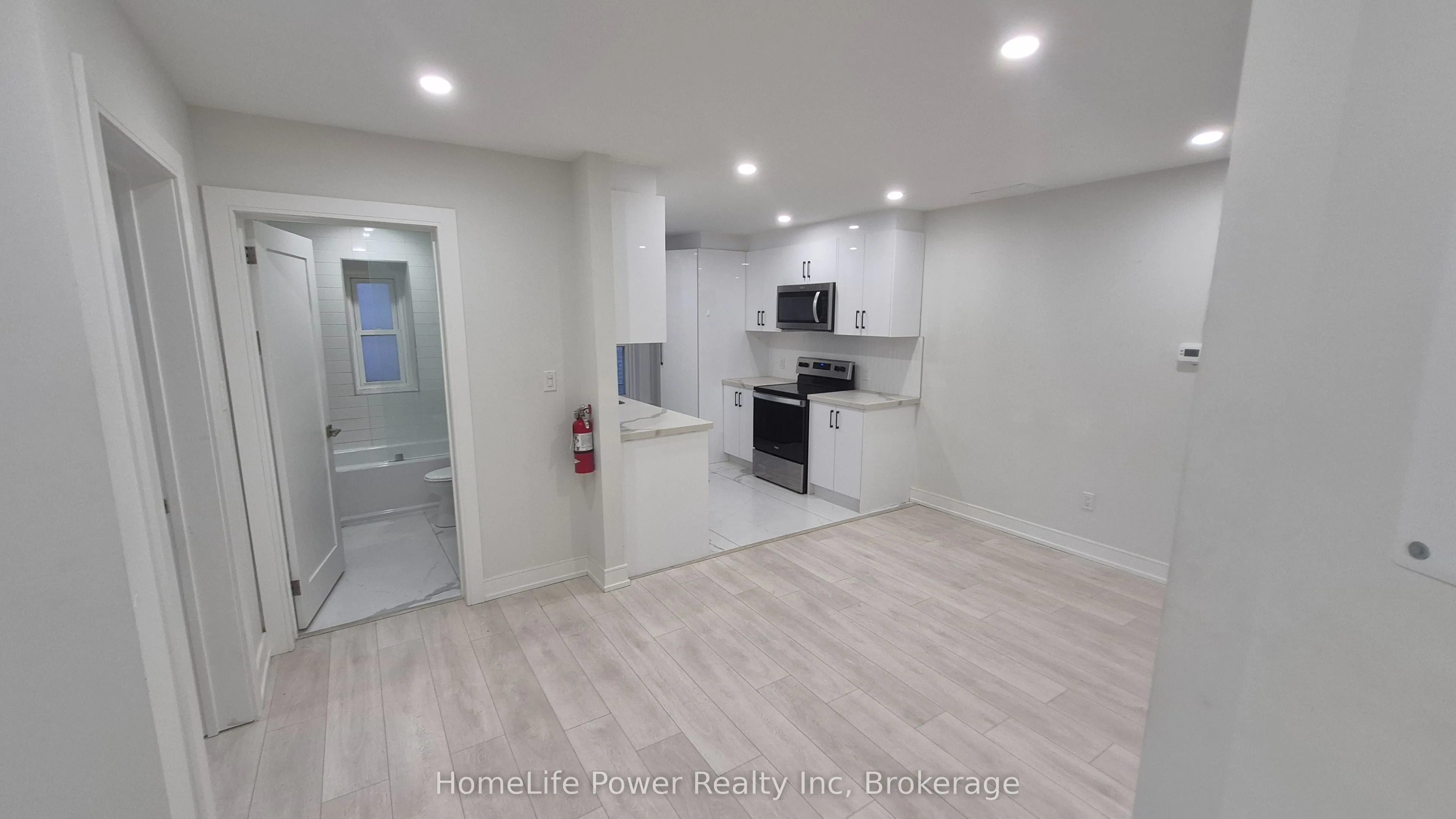 35 Wellington Street #2U
