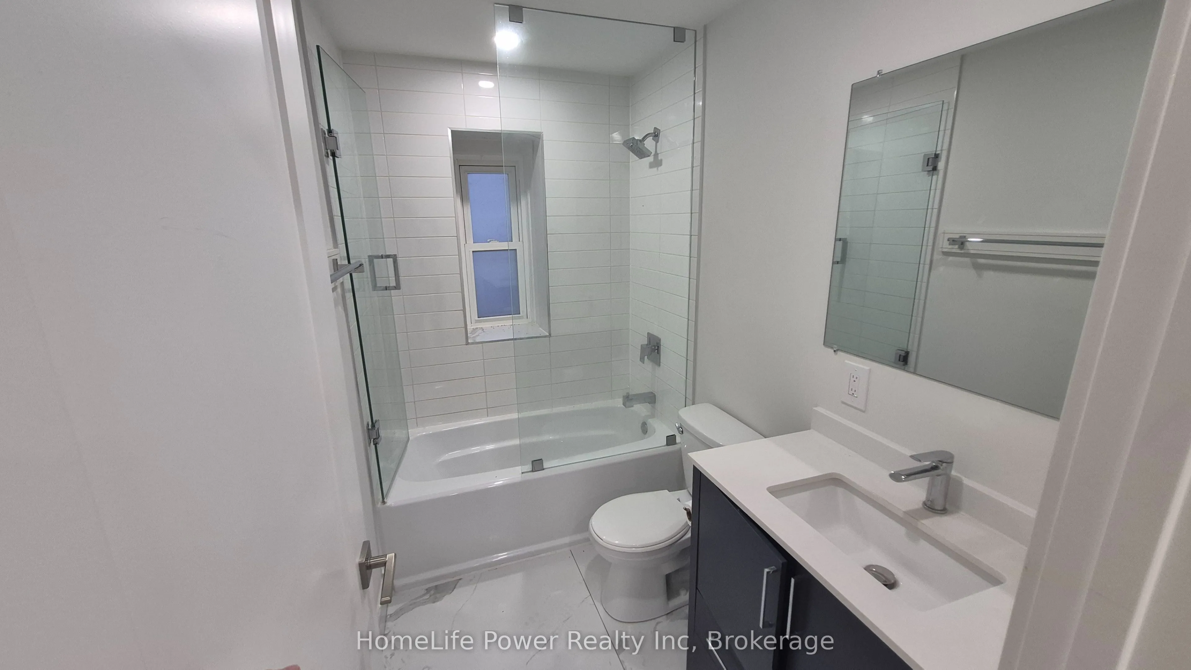 35 Wellington Street #2U