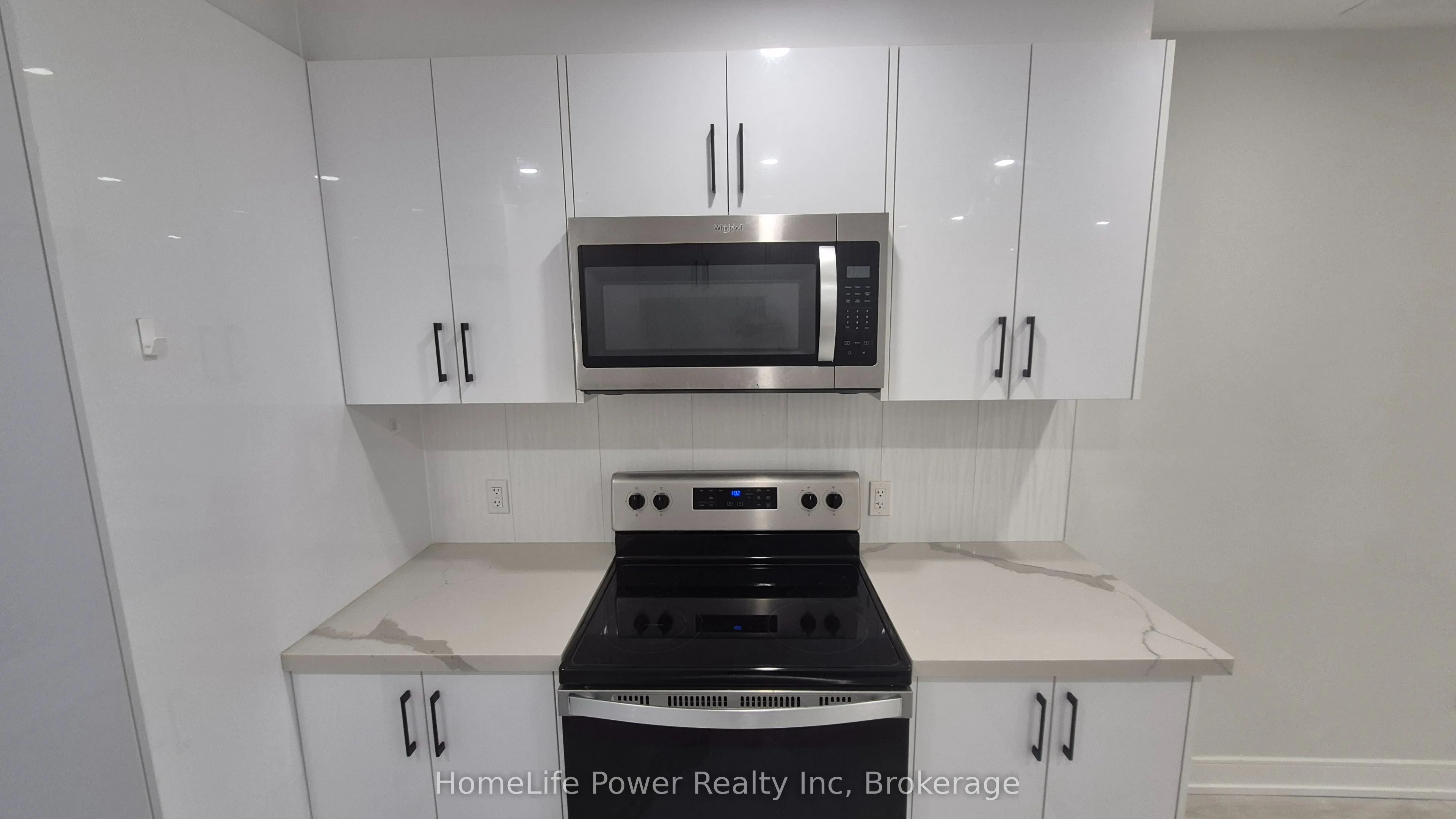 35 Wellington Street #2U