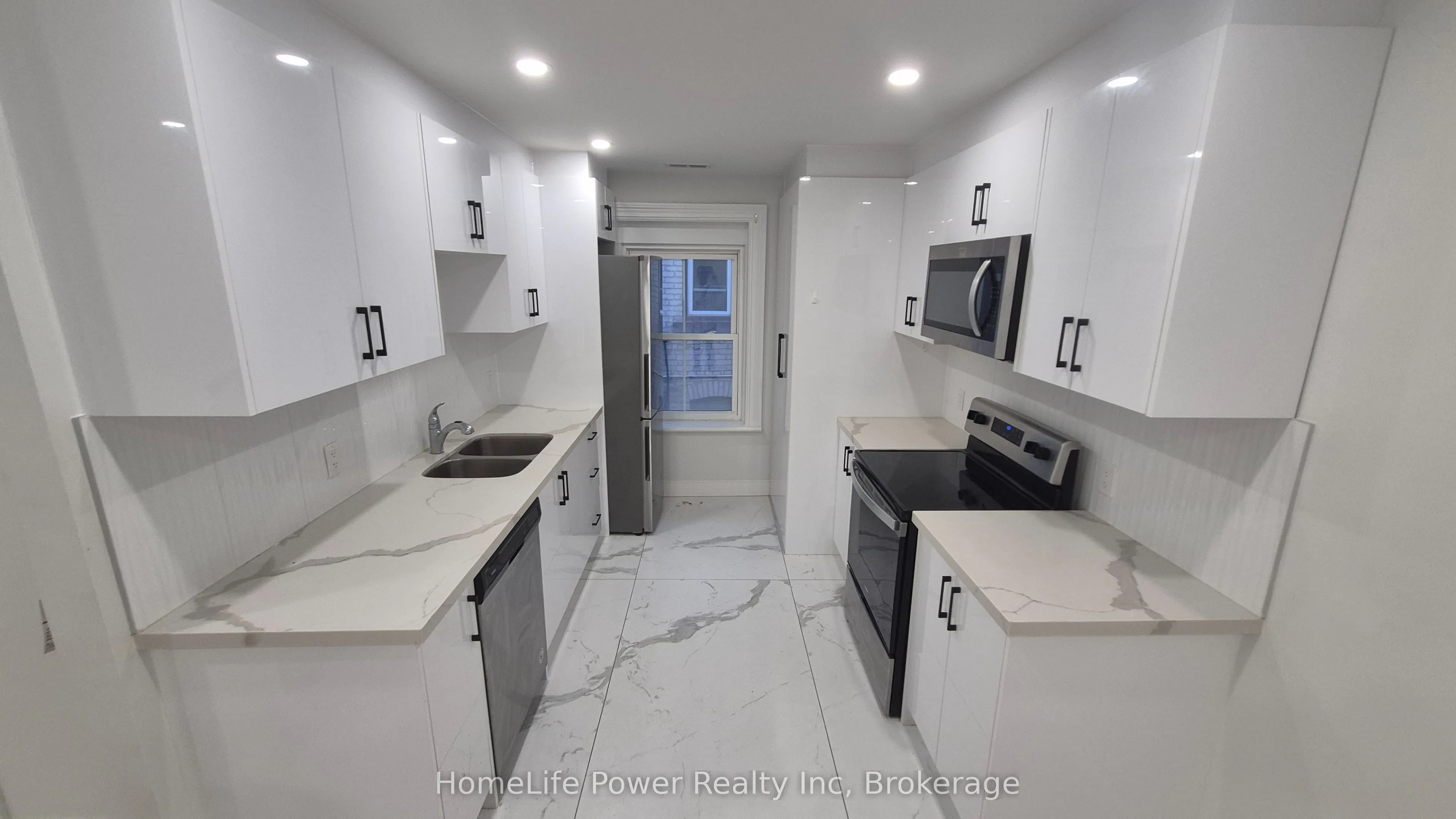 35 Wellington Street #2U