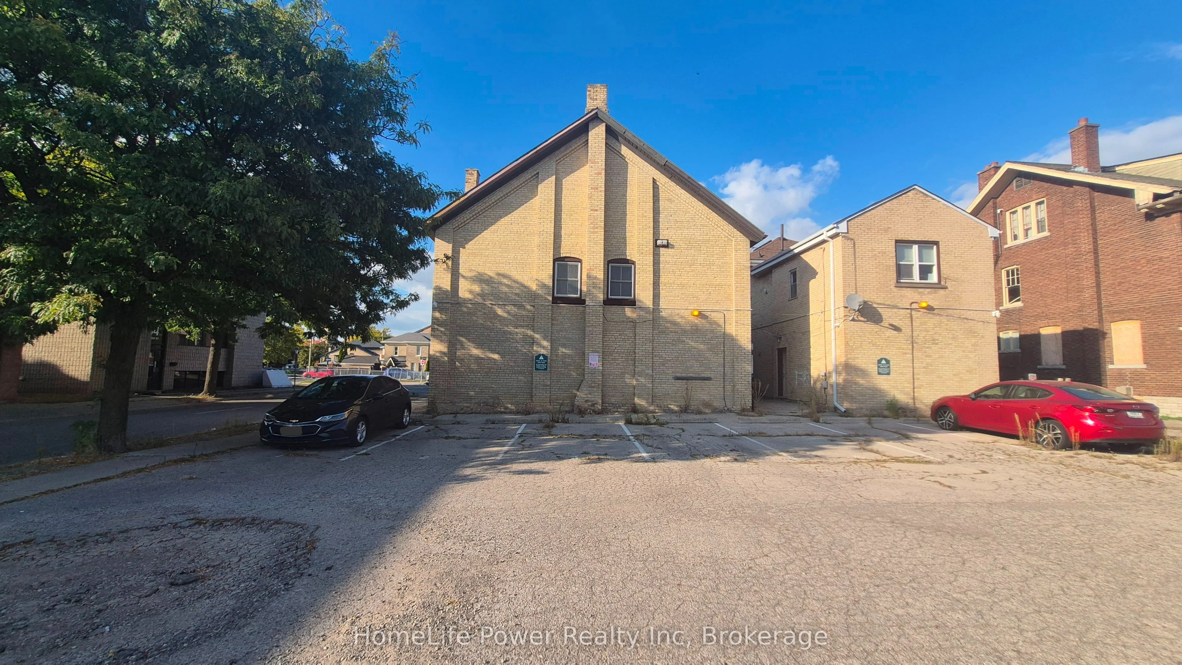35 Wellington Street #2U