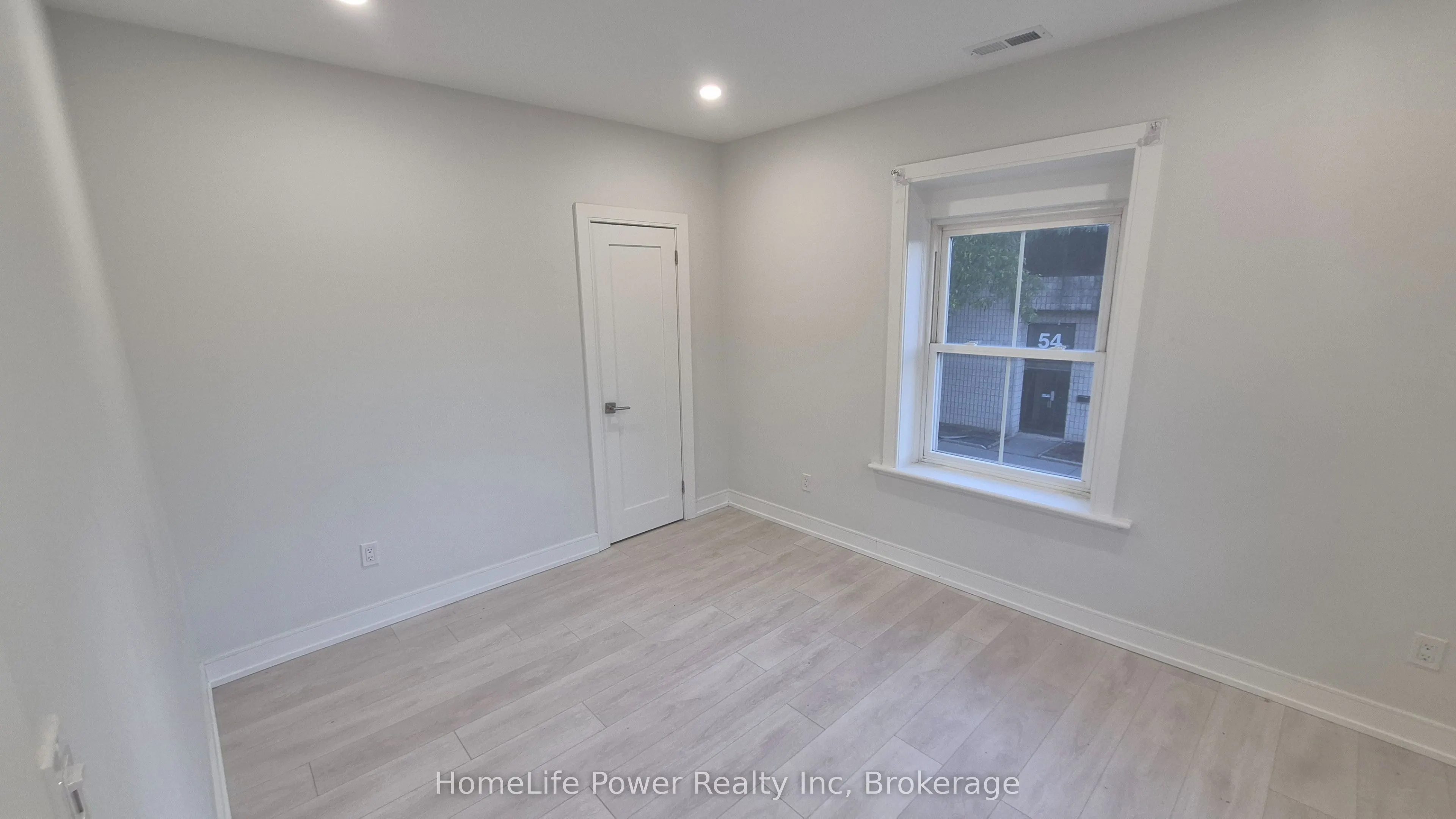 35 Wellington Street #2U