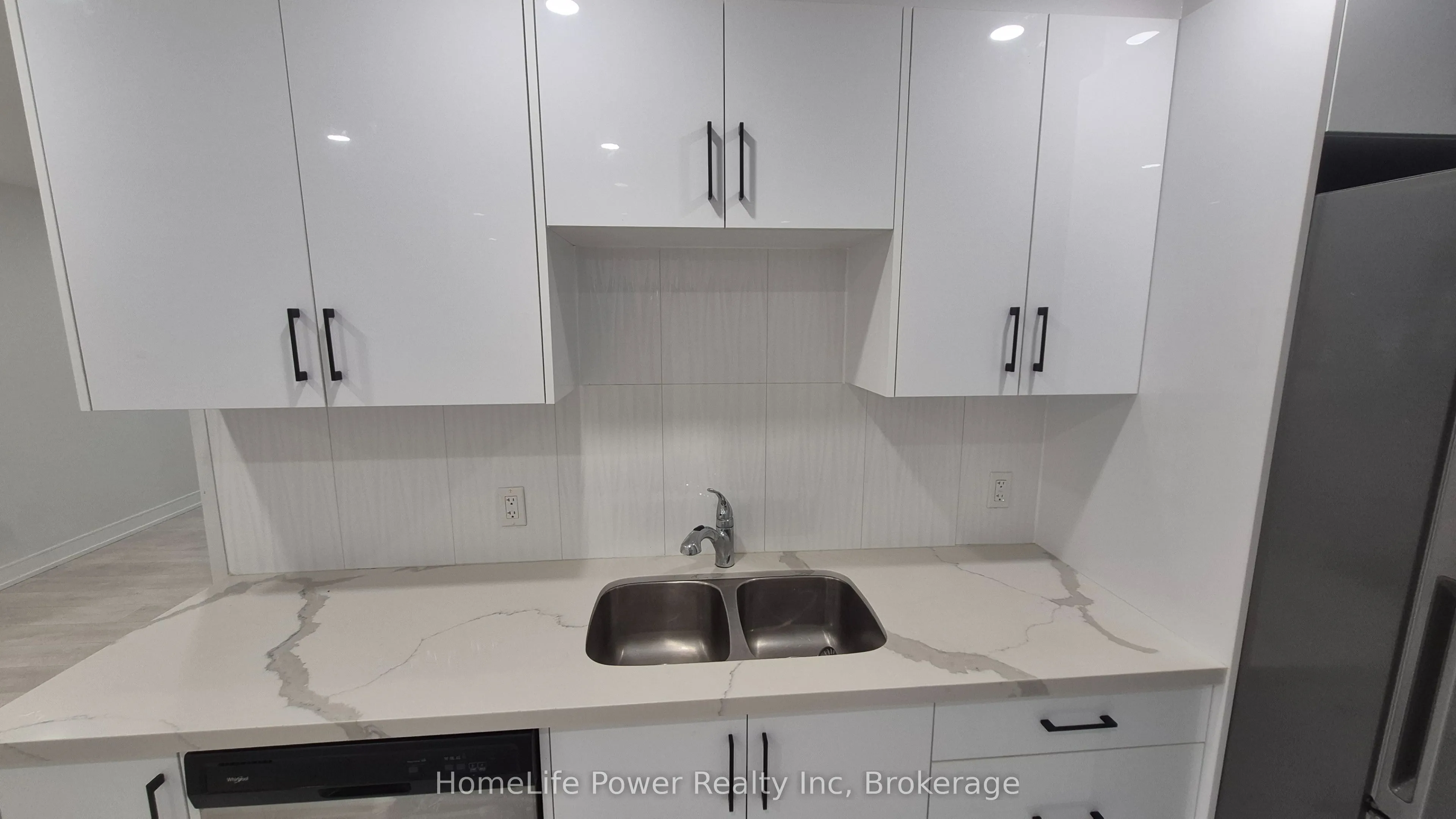 35 Wellington Street #2U