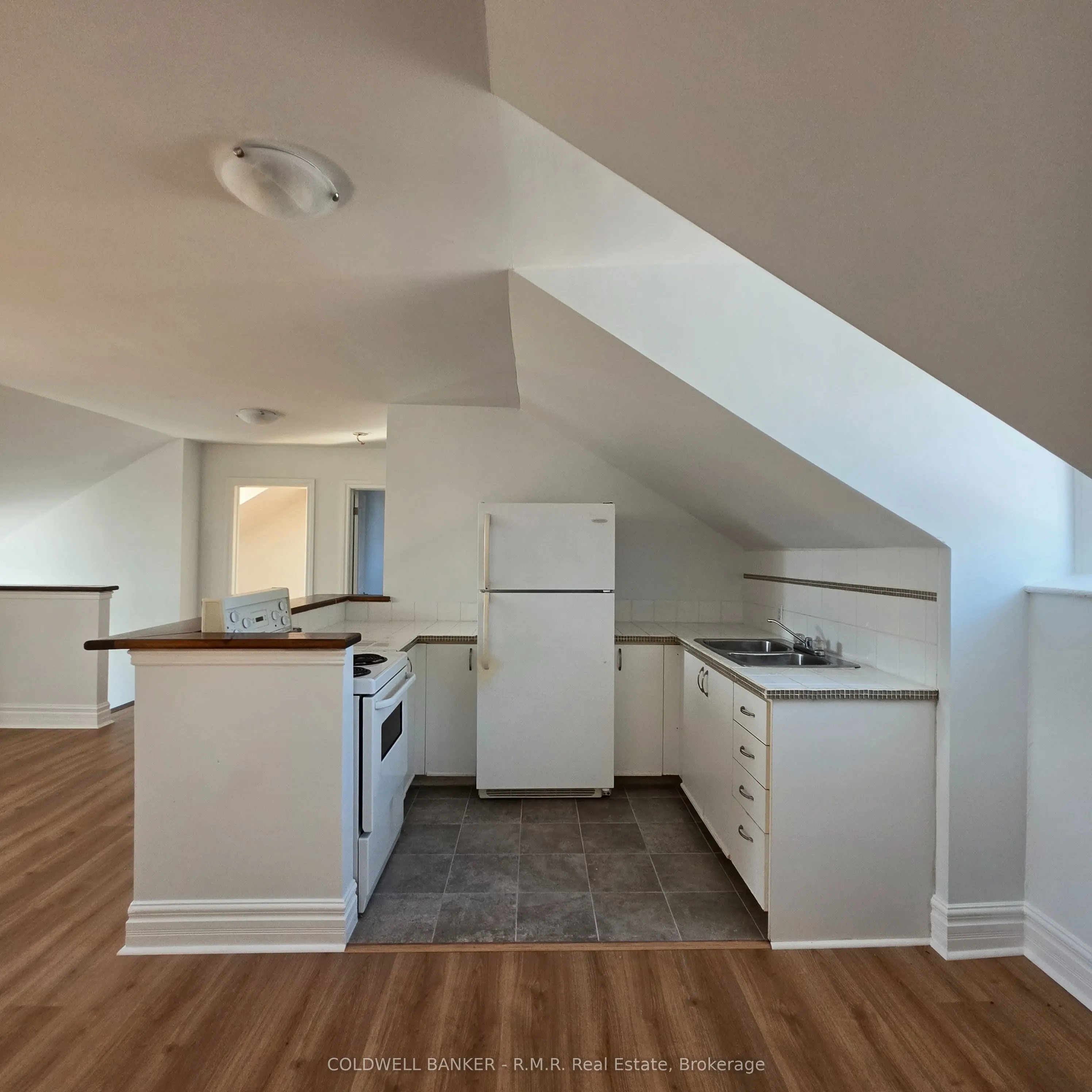 87 Albert Street #C