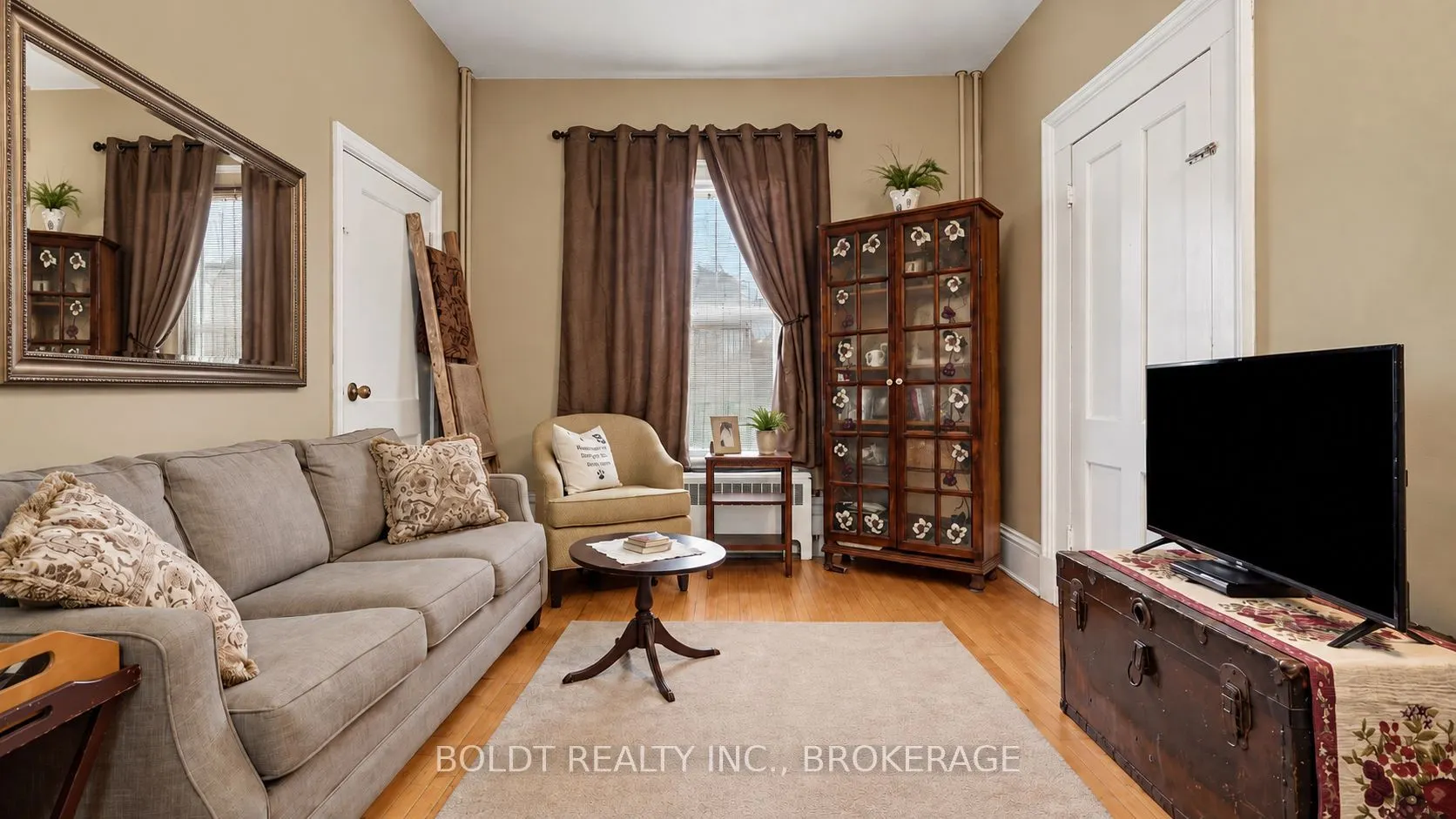 28 Chapel Street S
