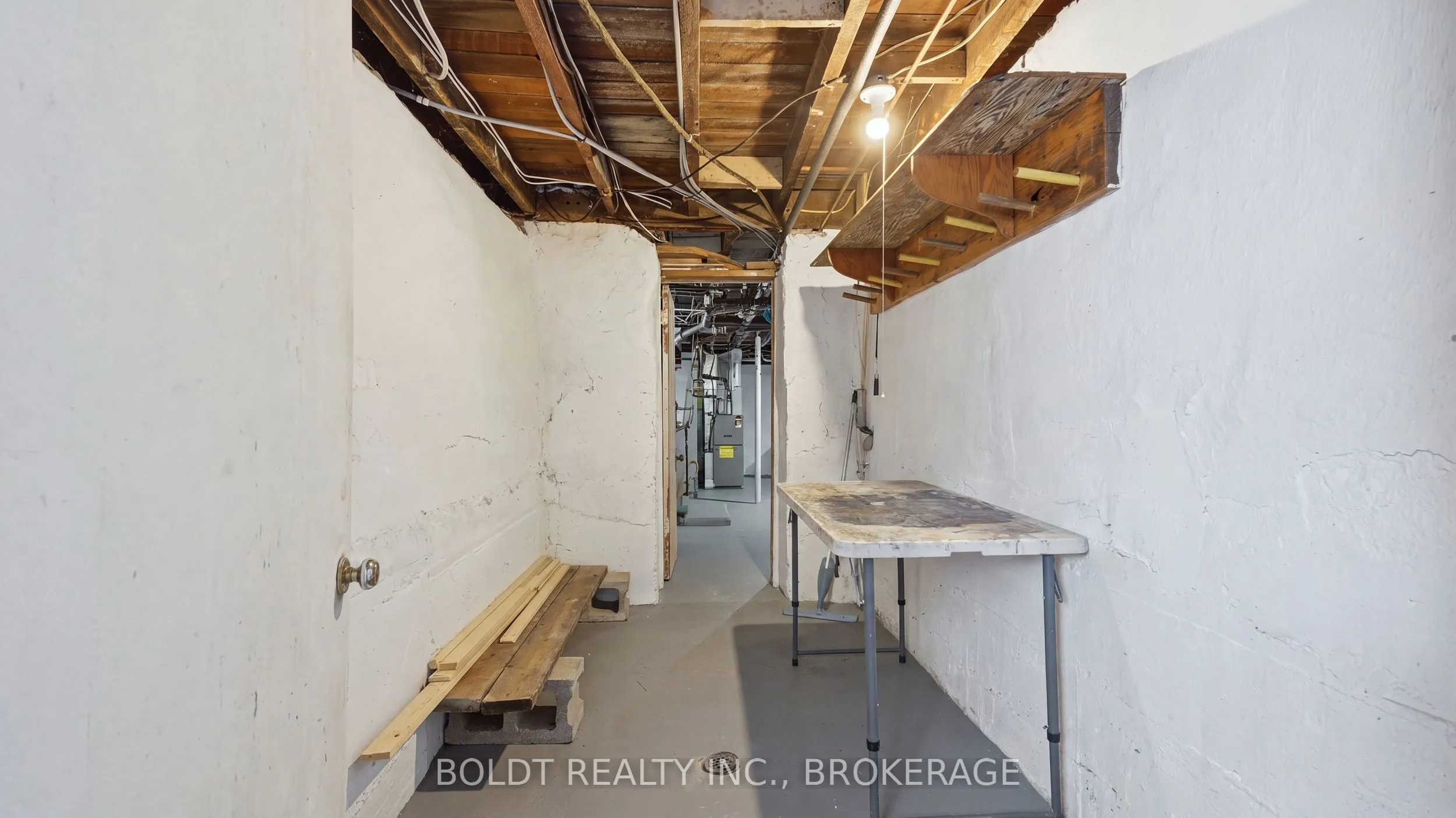 28 Chapel Street S