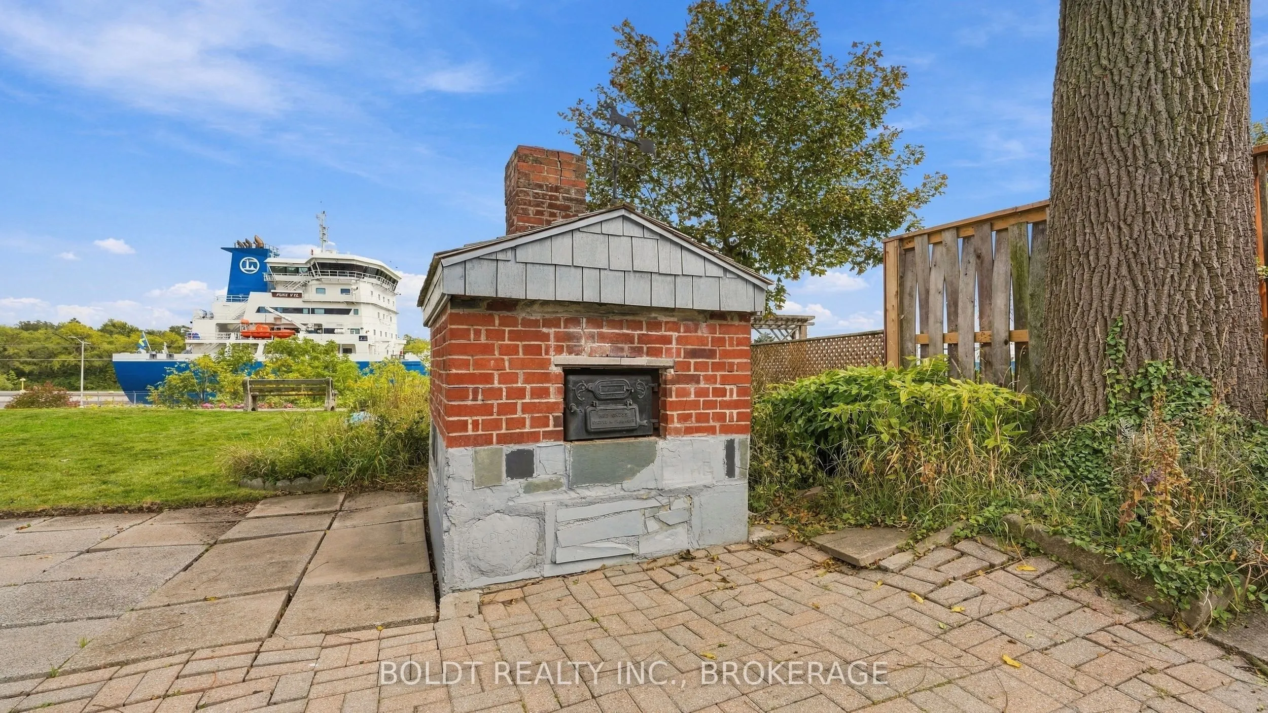 28 Chapel Street S