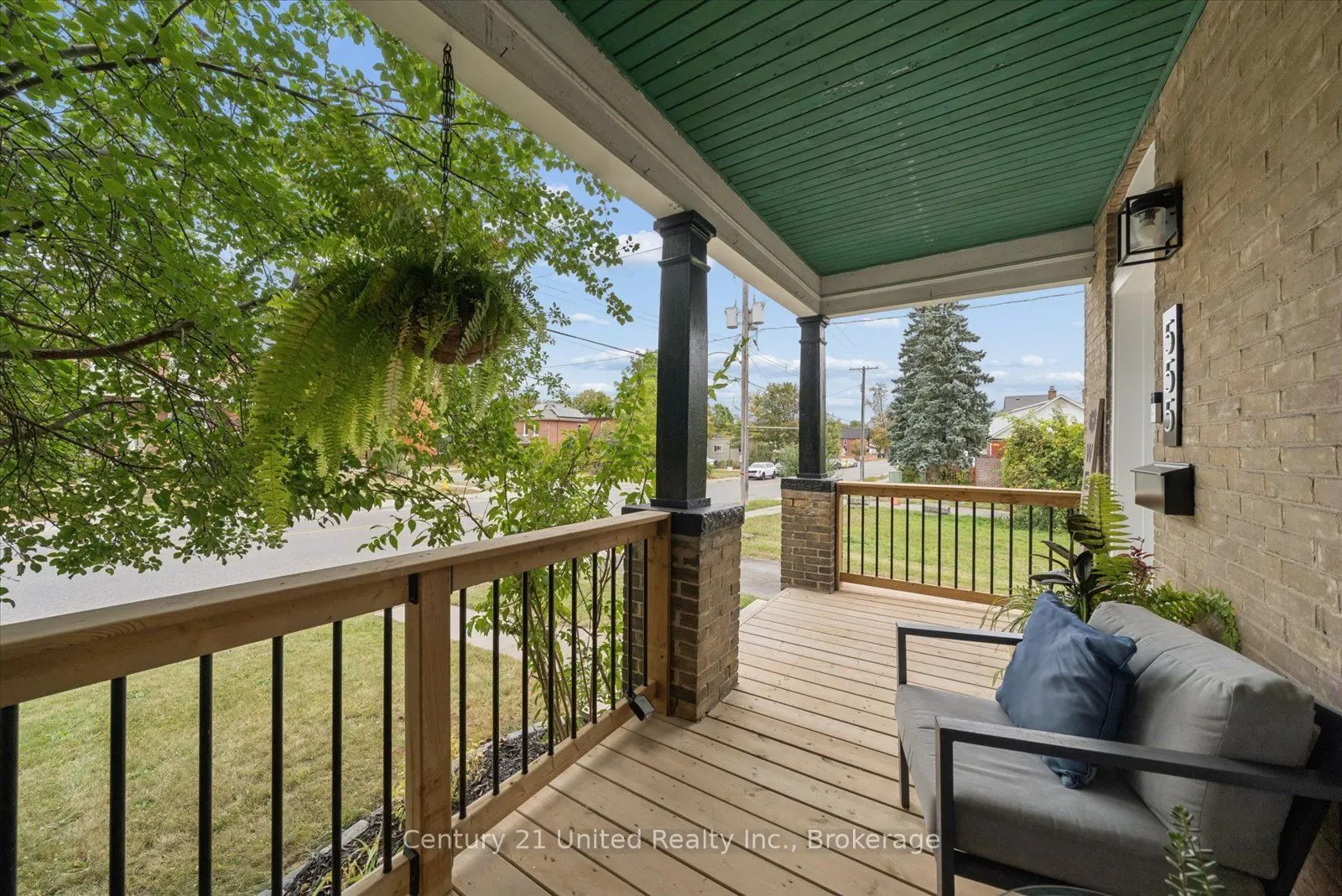 555 Romaine Street