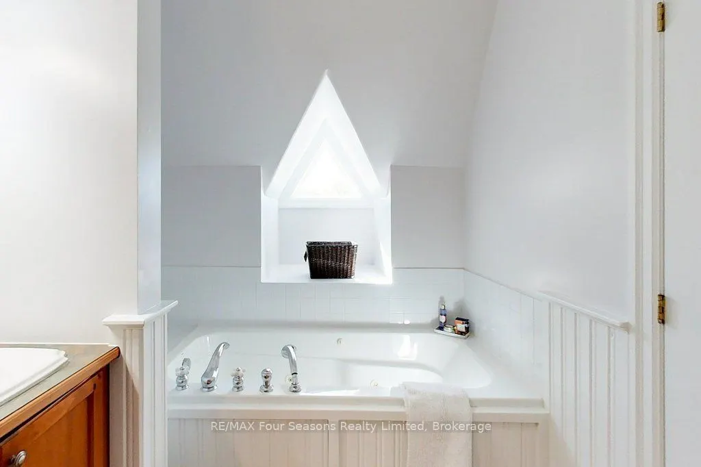 184 SNOWBRIDGE Way #201