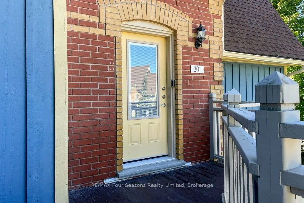 184 SNOWBRIDGE Way #201