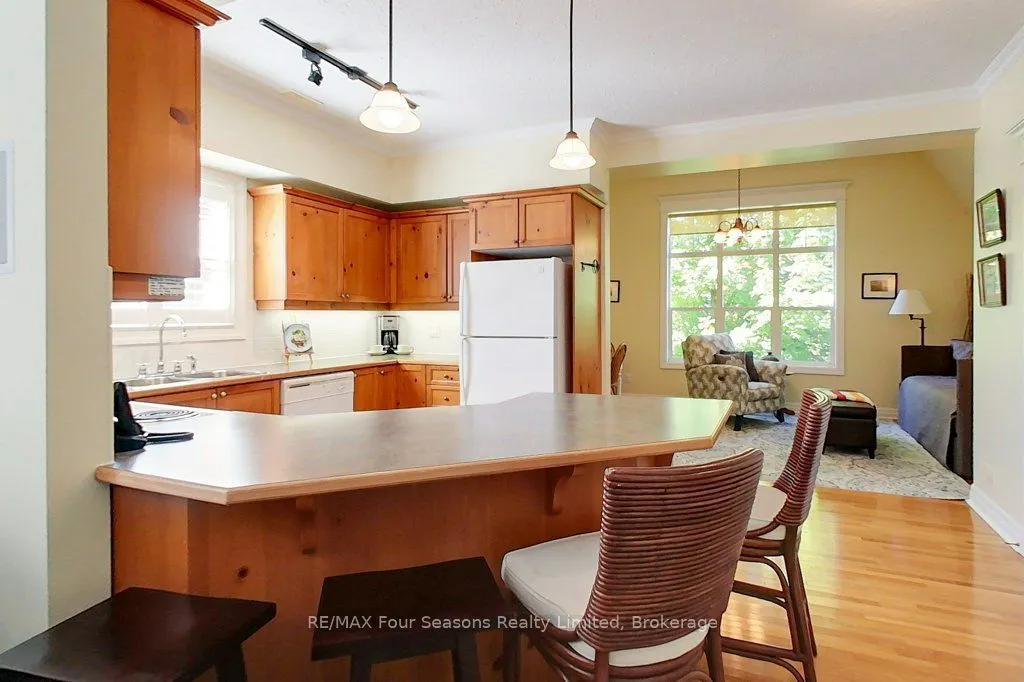 184 SNOWBRIDGE Way #201