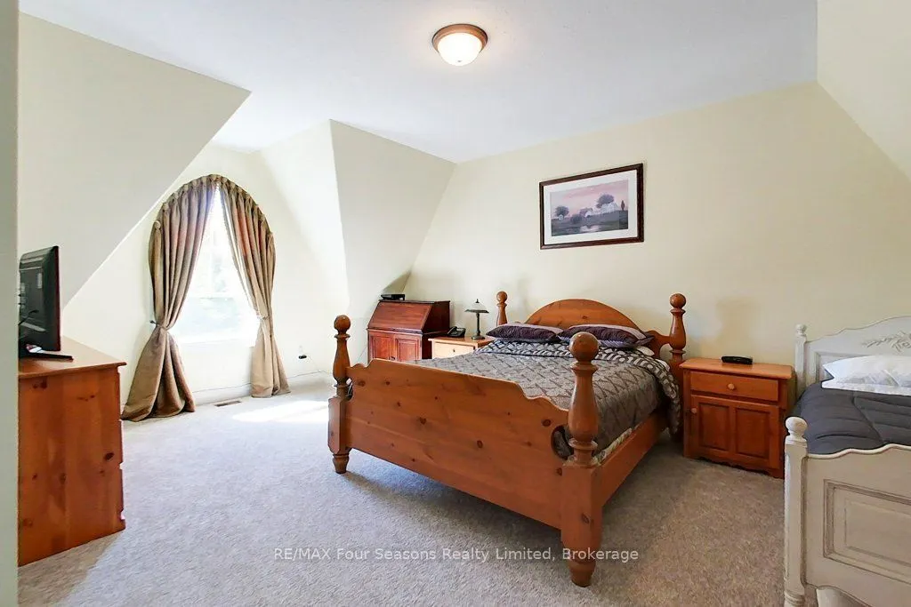 184 SNOWBRIDGE Way #201