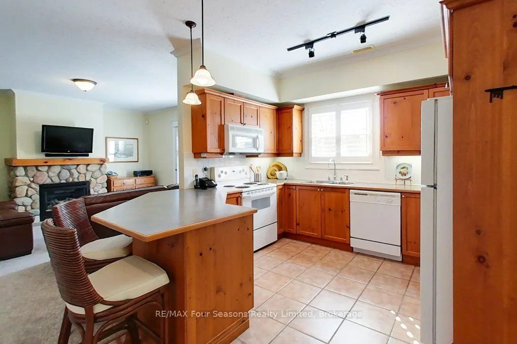 184 SNOWBRIDGE Way #201