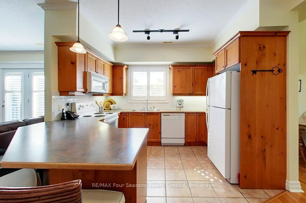 184 SNOWBRIDGE Way #201