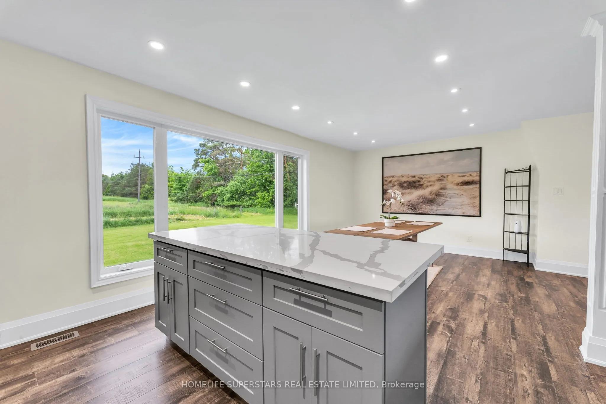 689 Northline Road