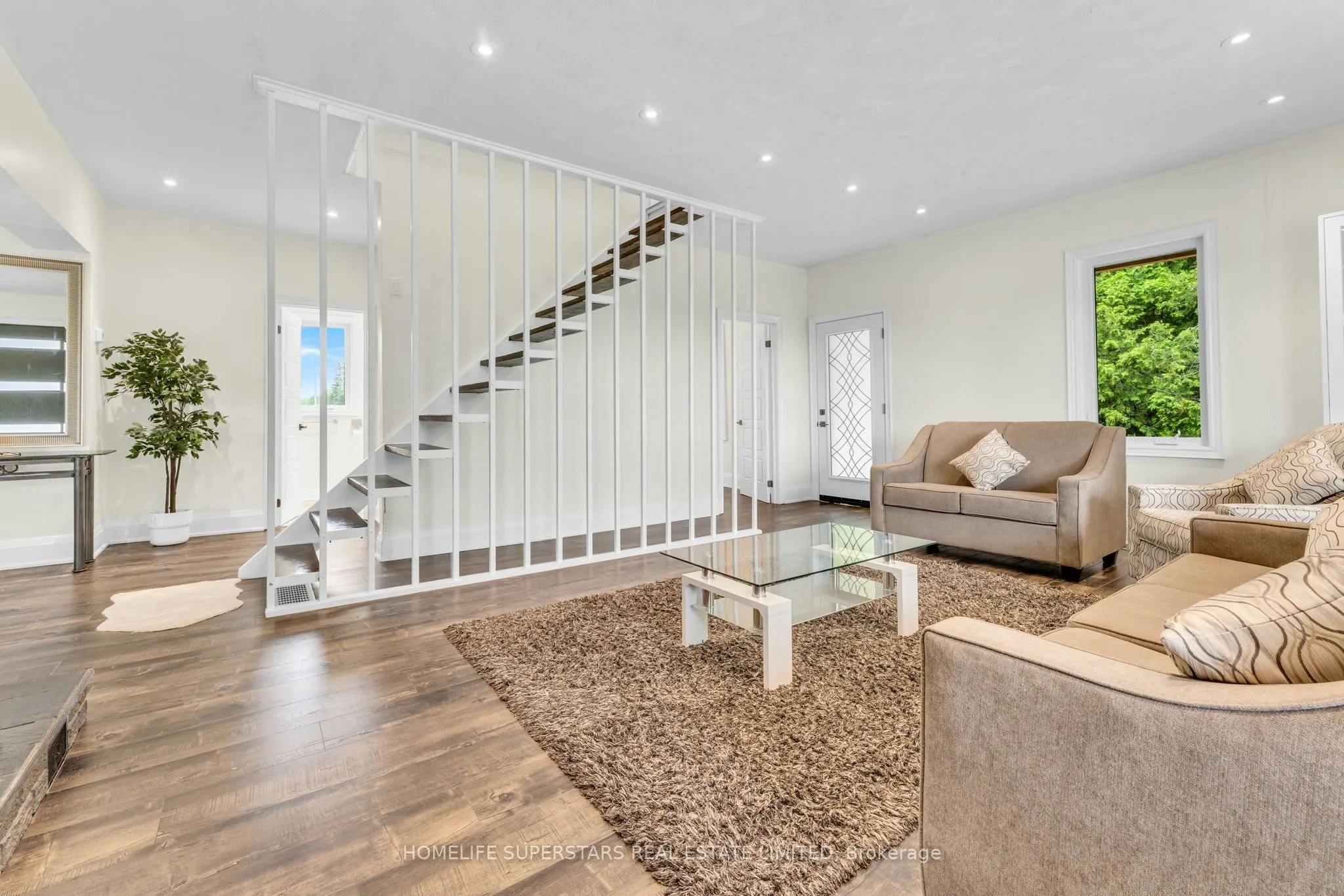 689 Northline Road