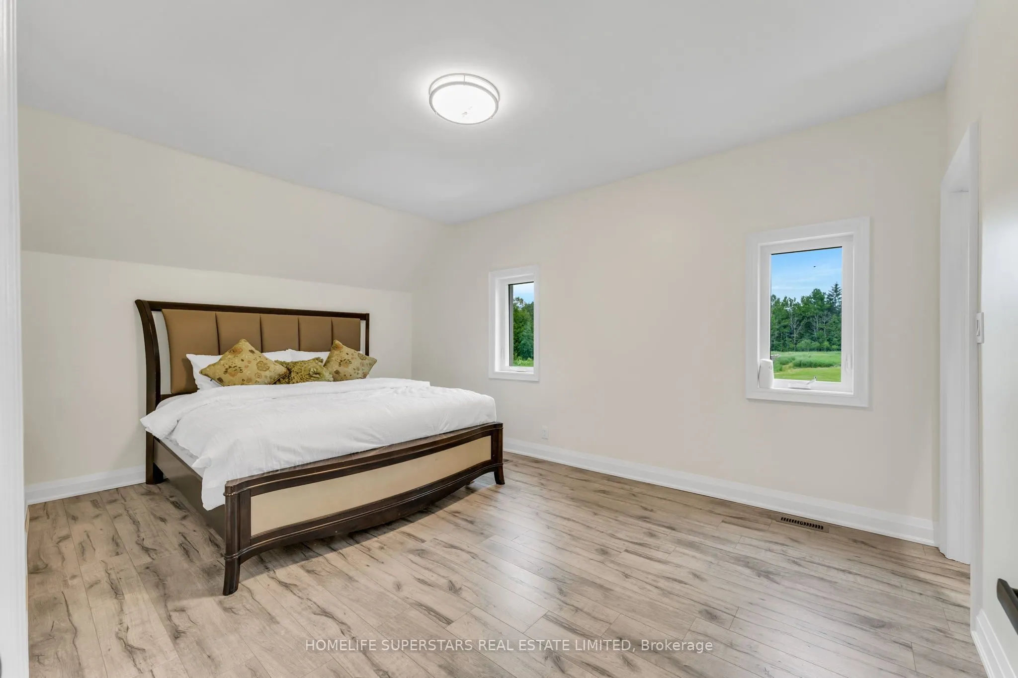 689 Northline Road