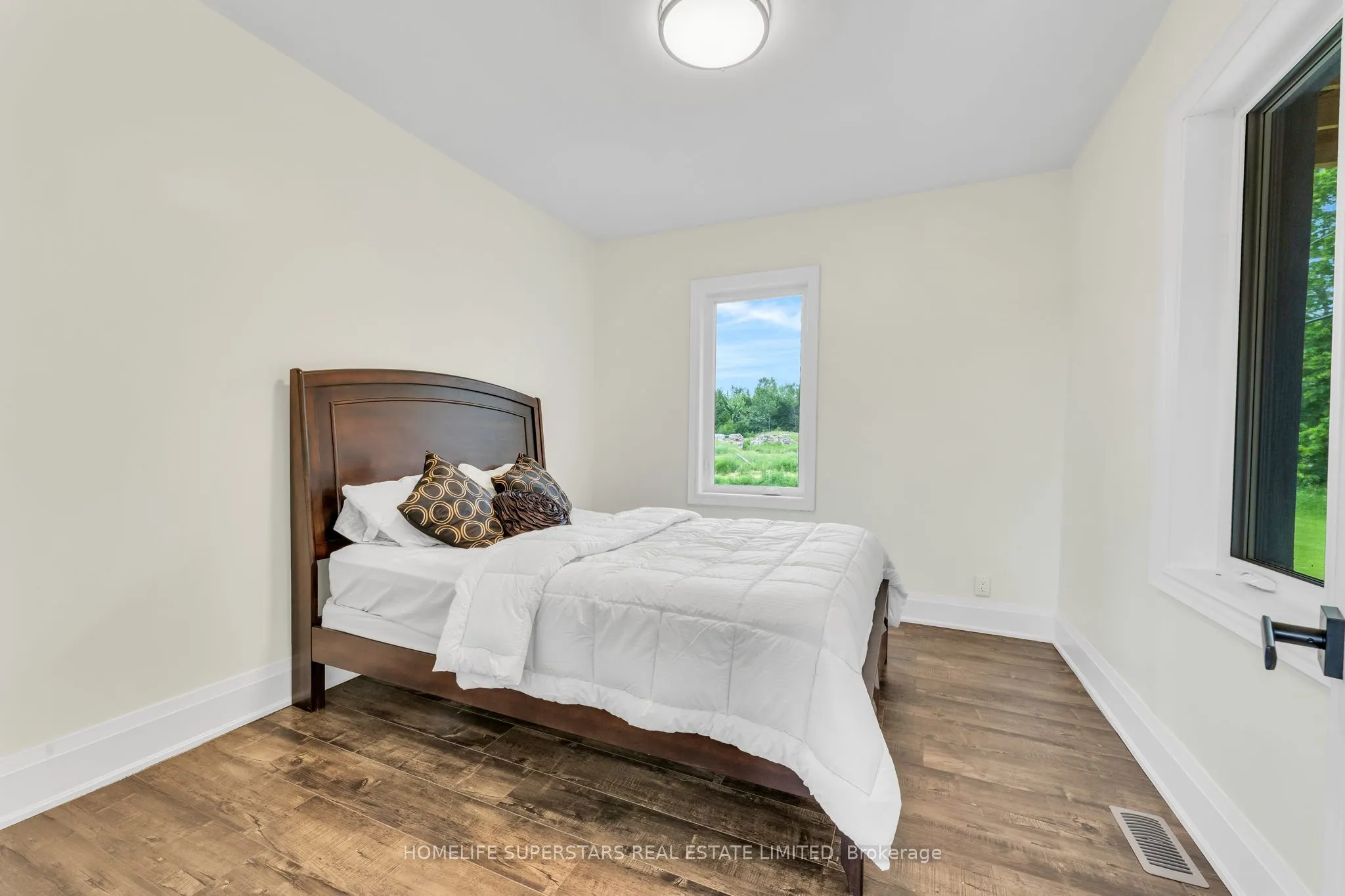 689 Northline Road