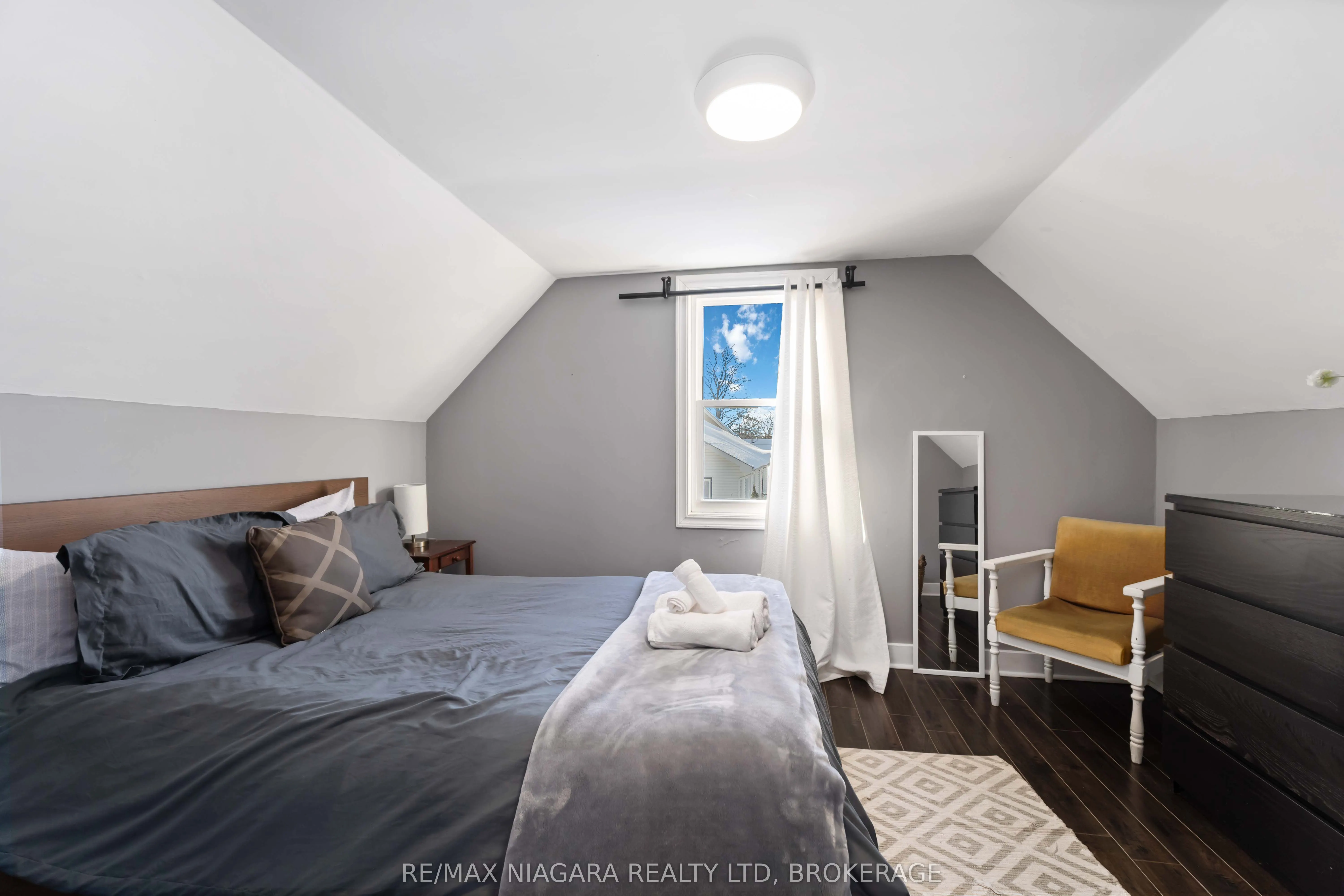 1459 Niagara Stone Road