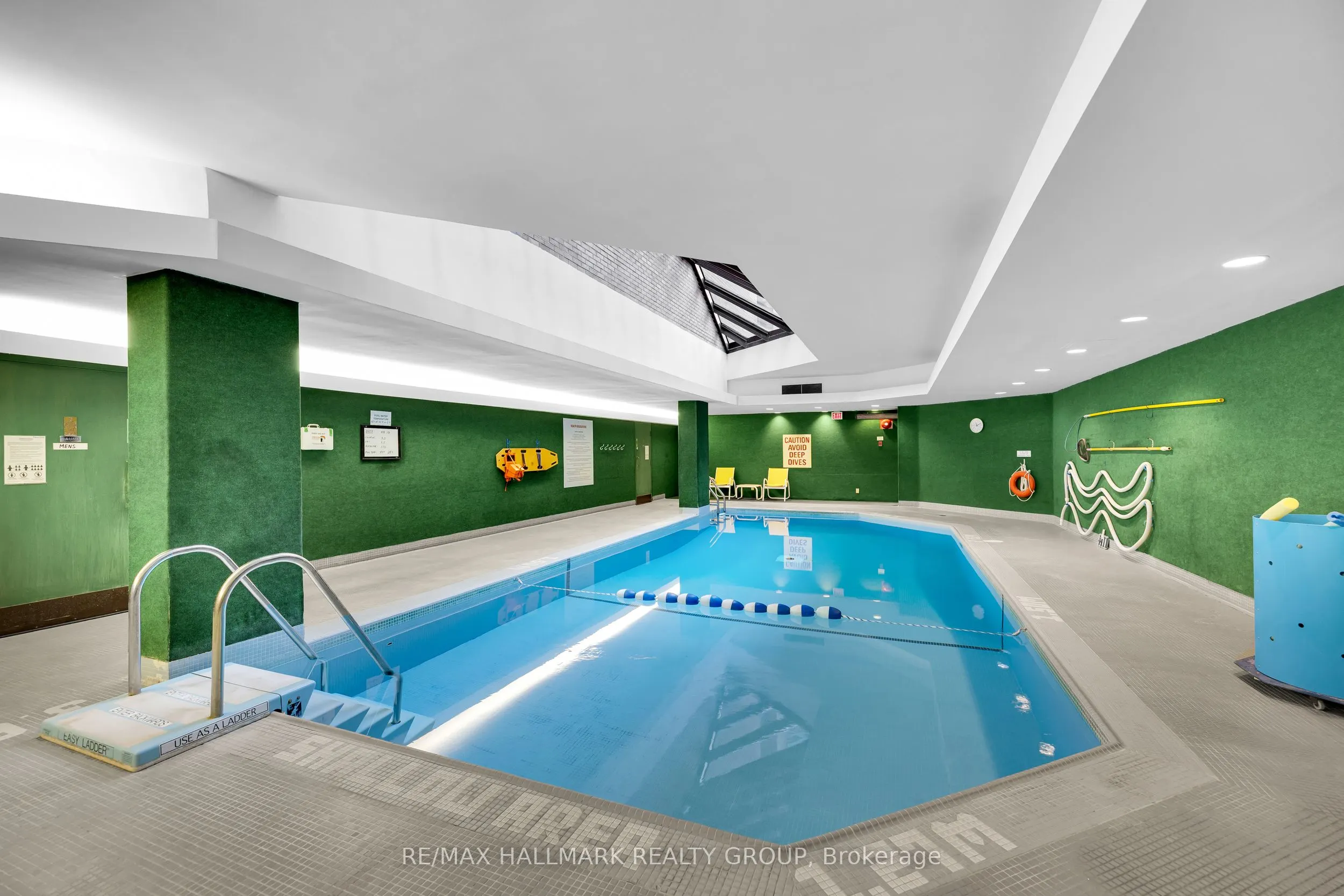 151 Bay Street #810