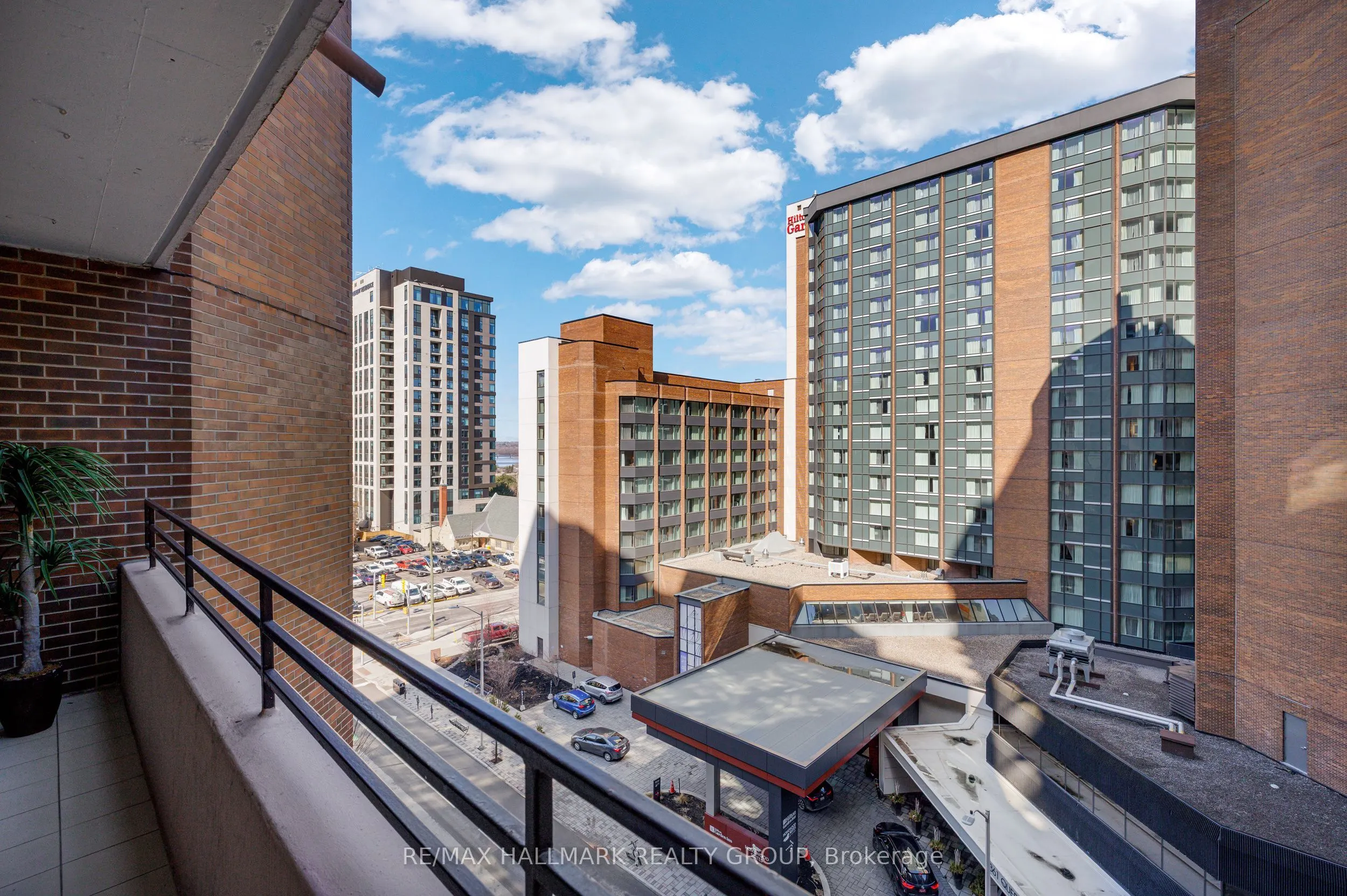 151 Bay Street #810