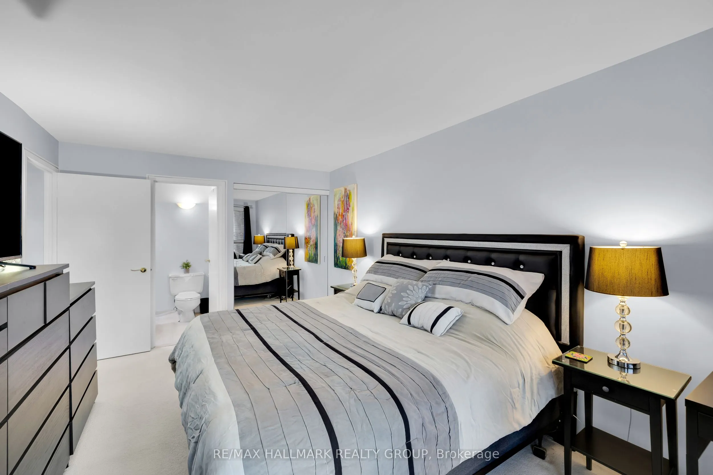 151 Bay Street #810