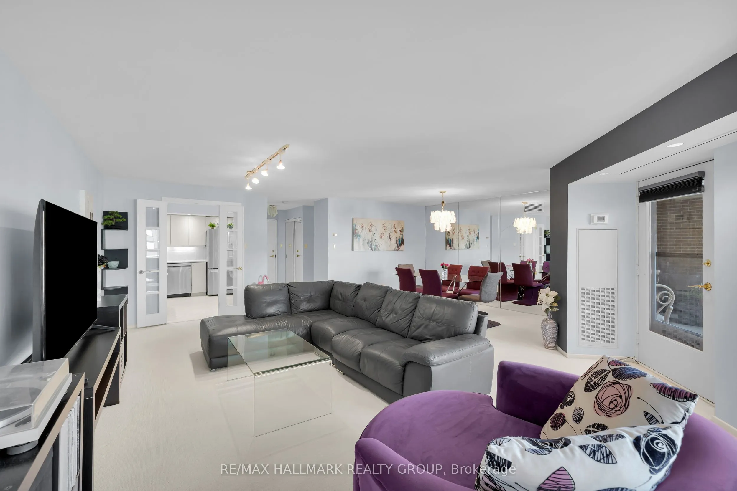 151 Bay Street #810
