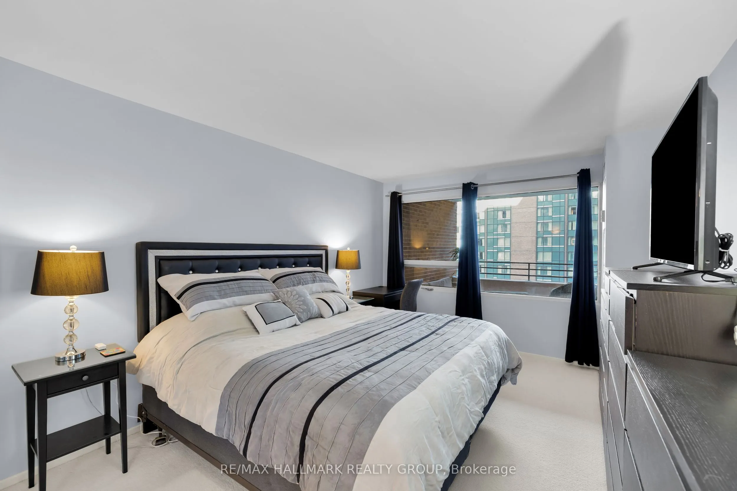 151 Bay Street #810