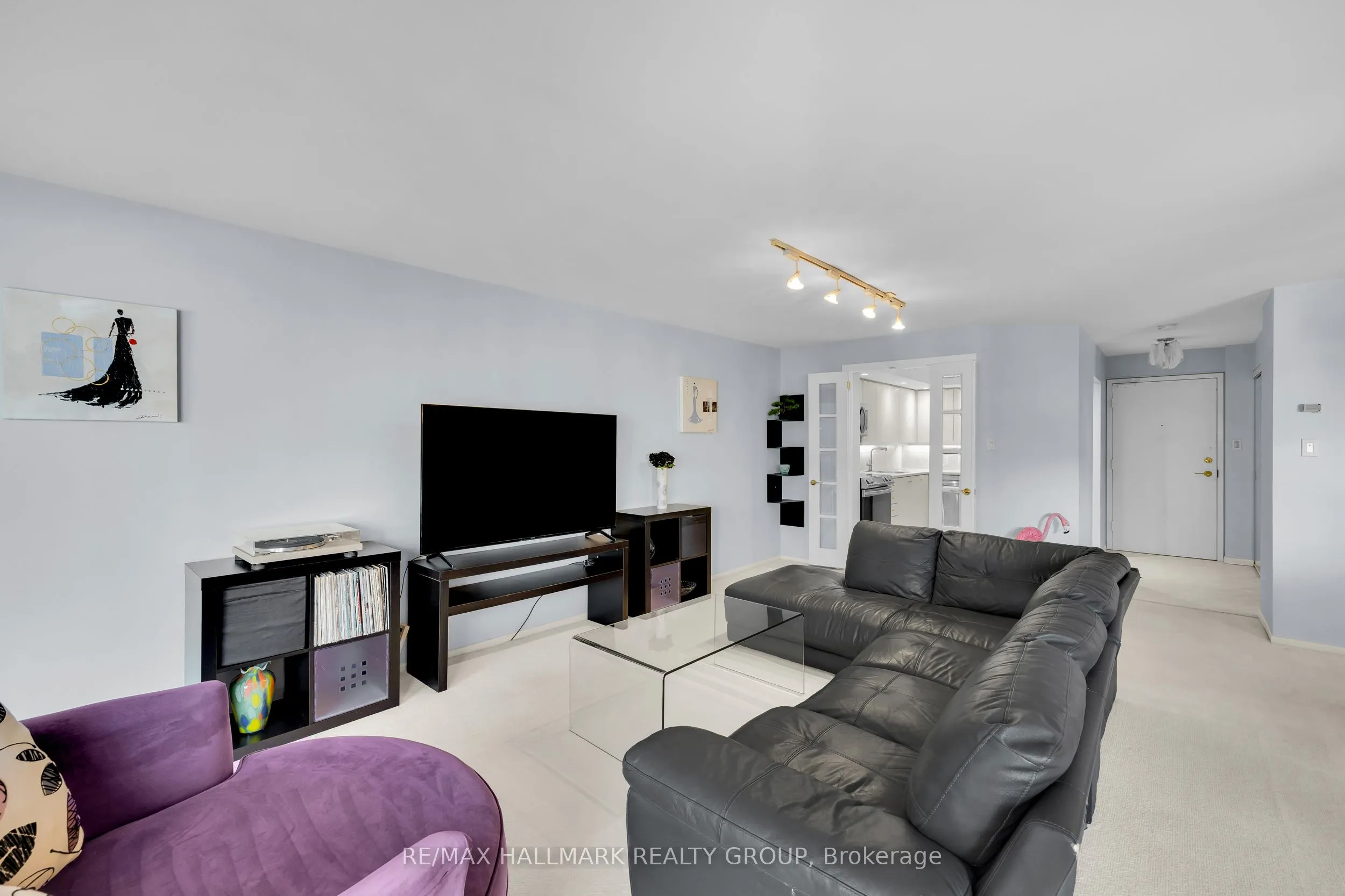 151 Bay Street #810