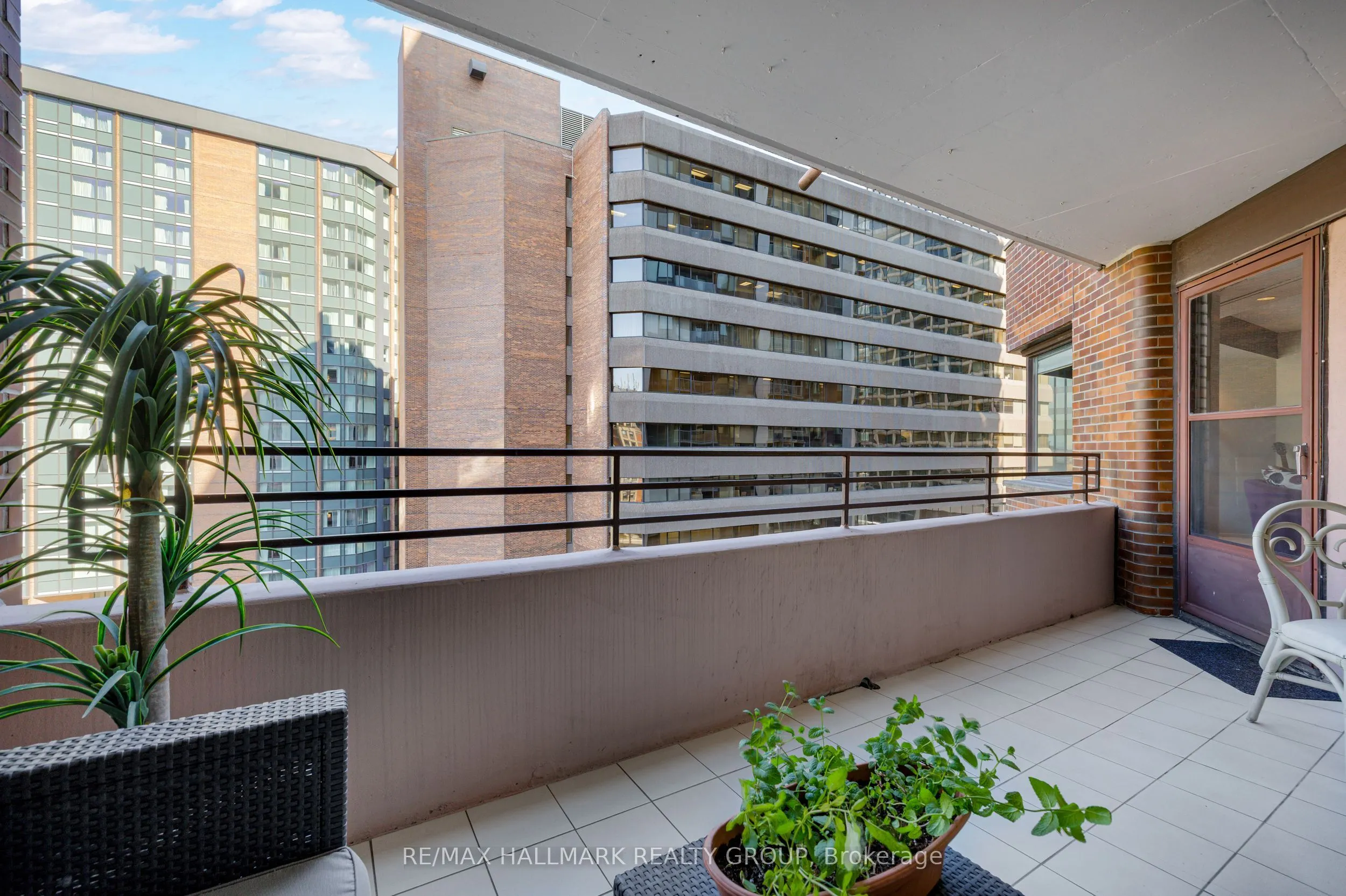 151 Bay Street #810