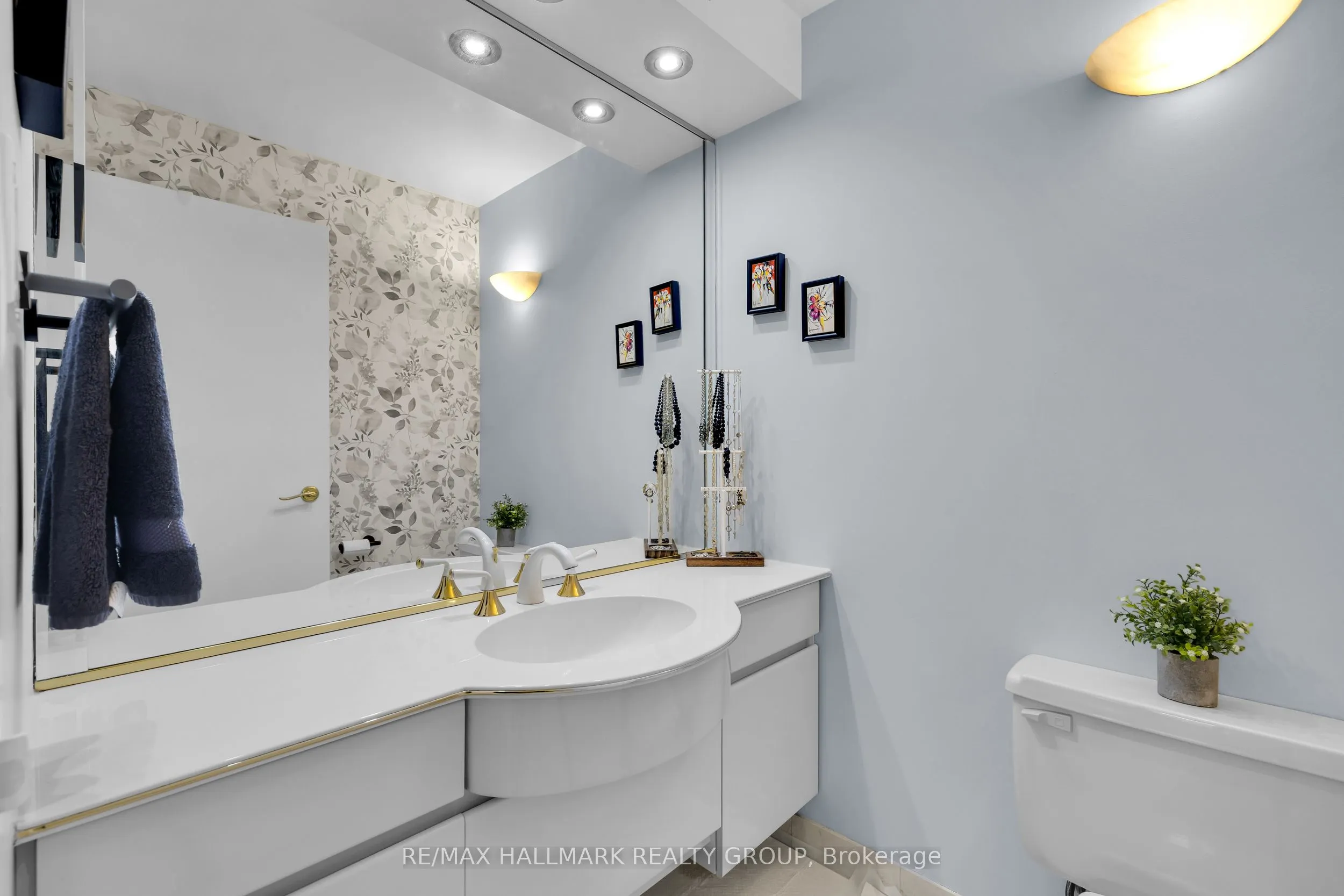 151 Bay Street #810