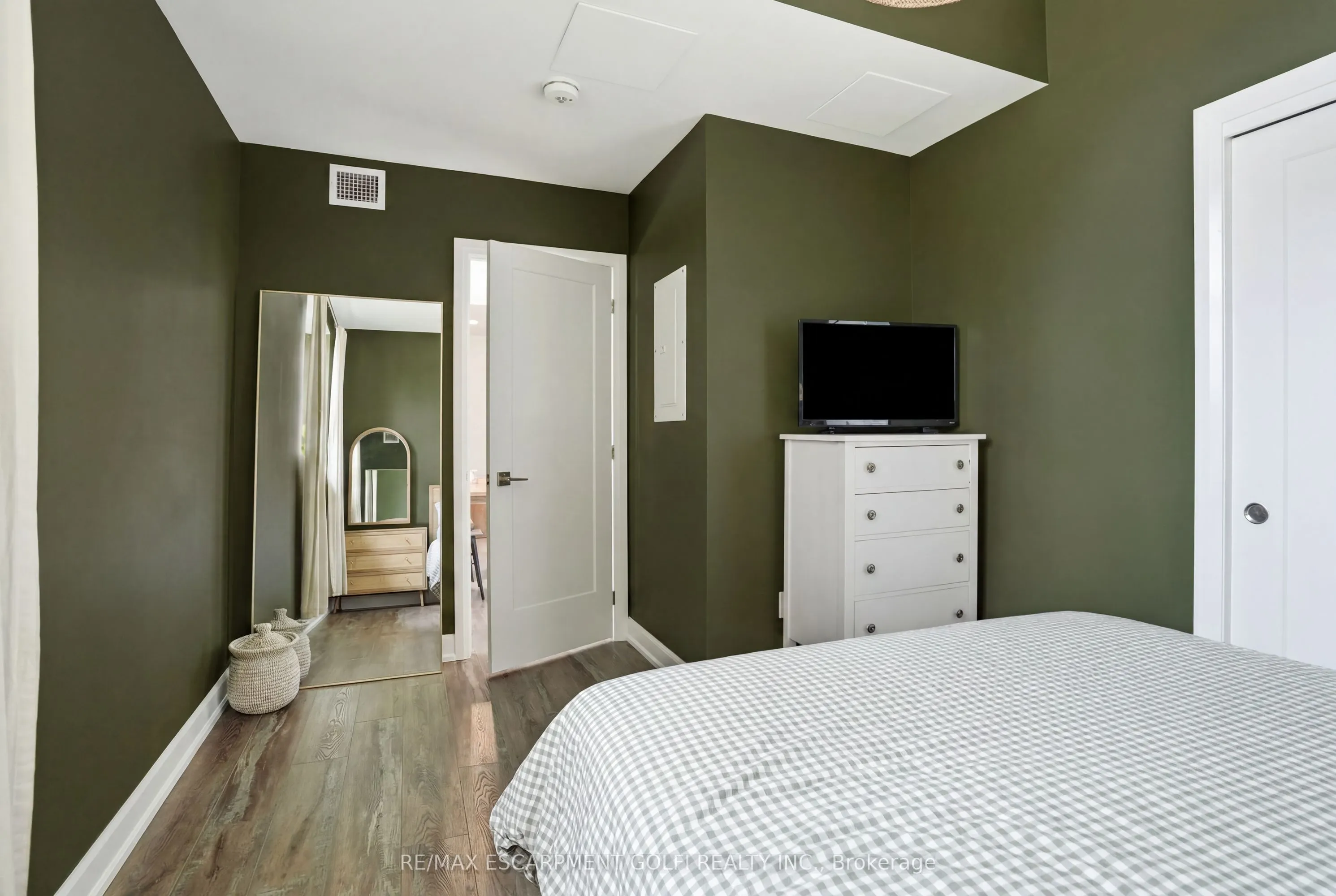 405 Merritt Street #8